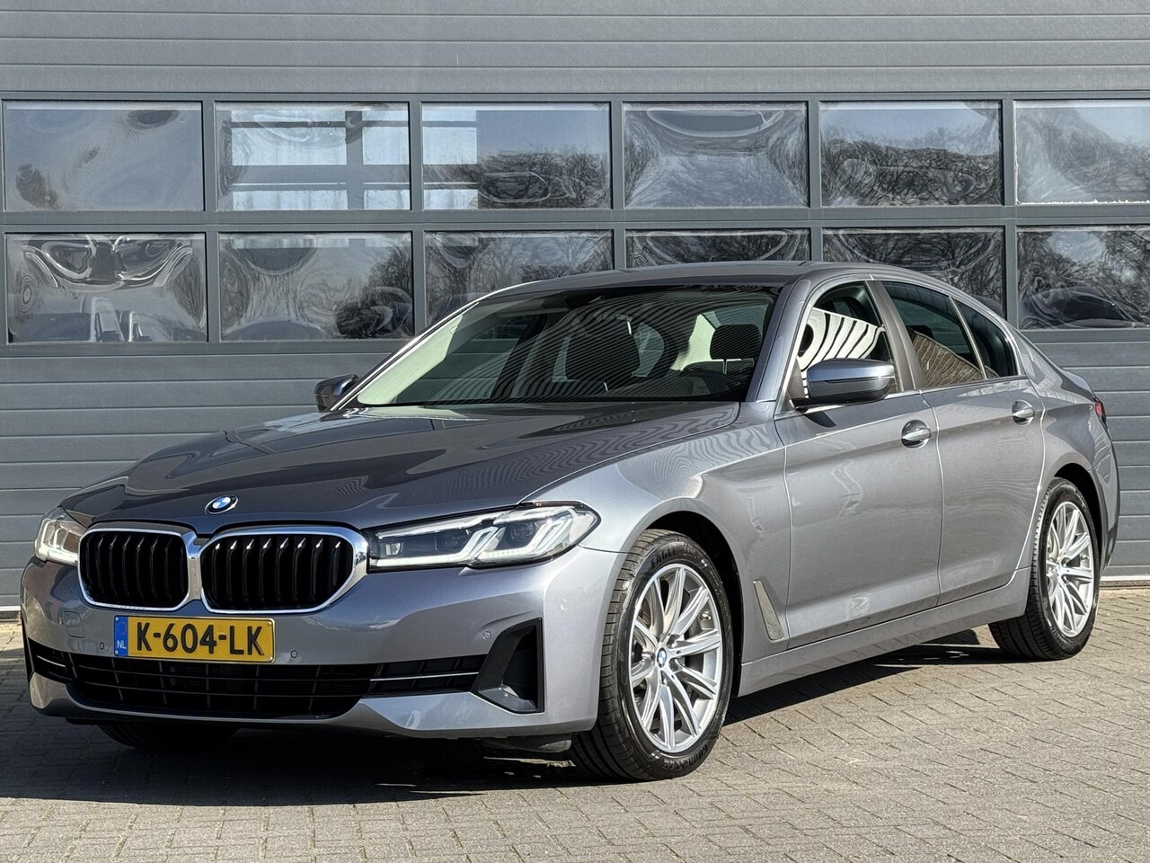 BMW 5-serie - 520i HIGH EXECUTIVE EDITION I APPLE CARPLAY I STOEL/STUURVERWARMING I HARMAN KARDON I ELEK - AutoWereld.nl