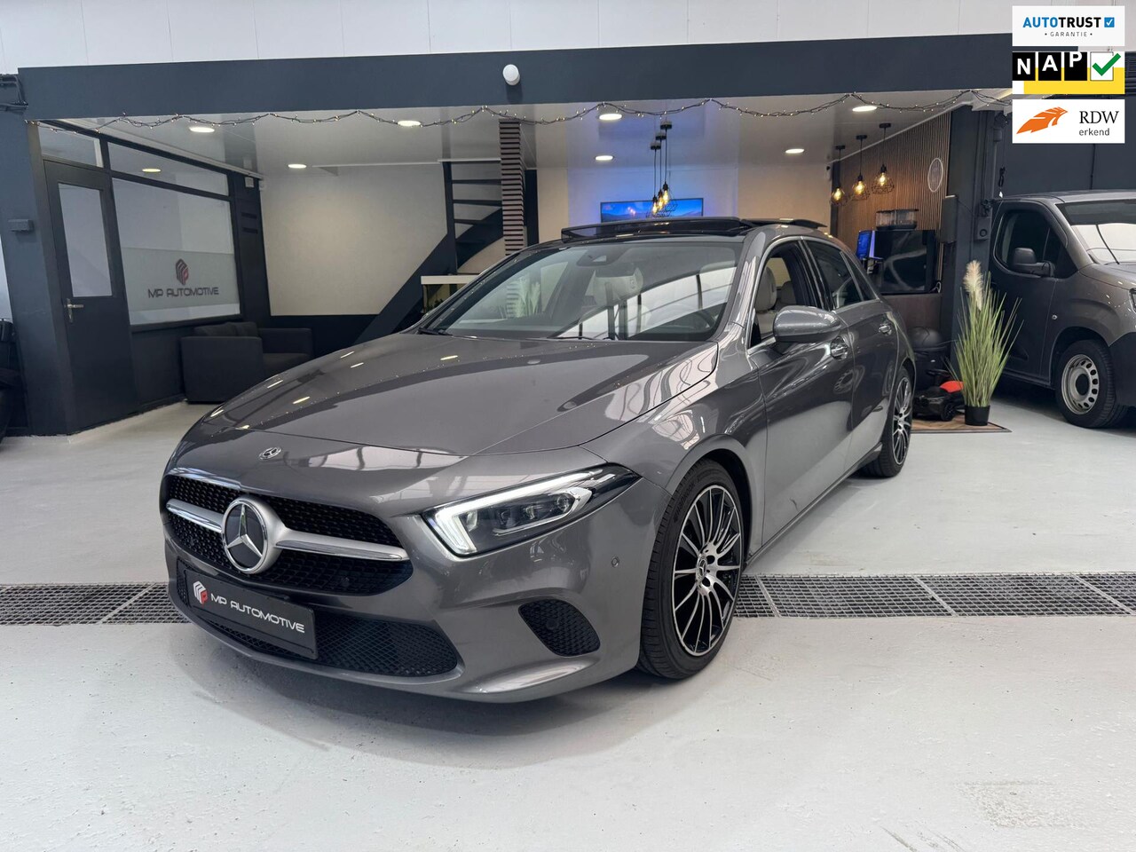Mercedes-Benz A-klasse - 200 Business Solution AMG|Pano|Memory|Burmester|Sfeer|Camera - AutoWereld.nl