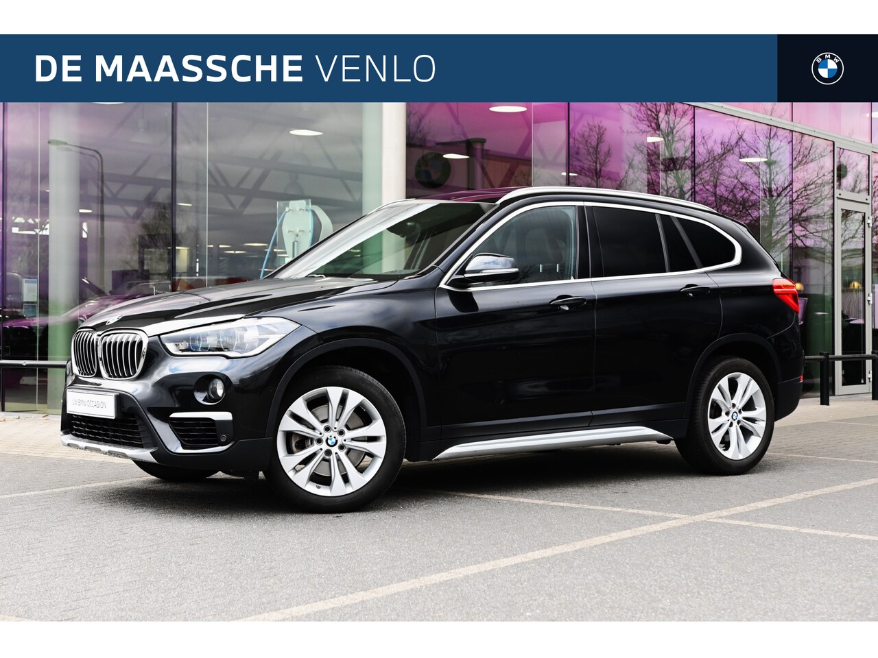 BMW X1 - sDrive20i High Executive xLine Automaat / Panoramadak / Trekhaak / Sportstoelen / Achterui - AutoWereld.nl