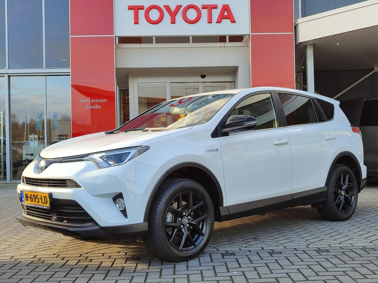 Toyota RAV4 - 2.5 HYBRID AWD DYNAMIC TREKHAAK 1650KG TREKGEW BEARLOCK EL-ACHTERKLEP CRUISE LM-VELGEN CLI - AutoWereld.nl