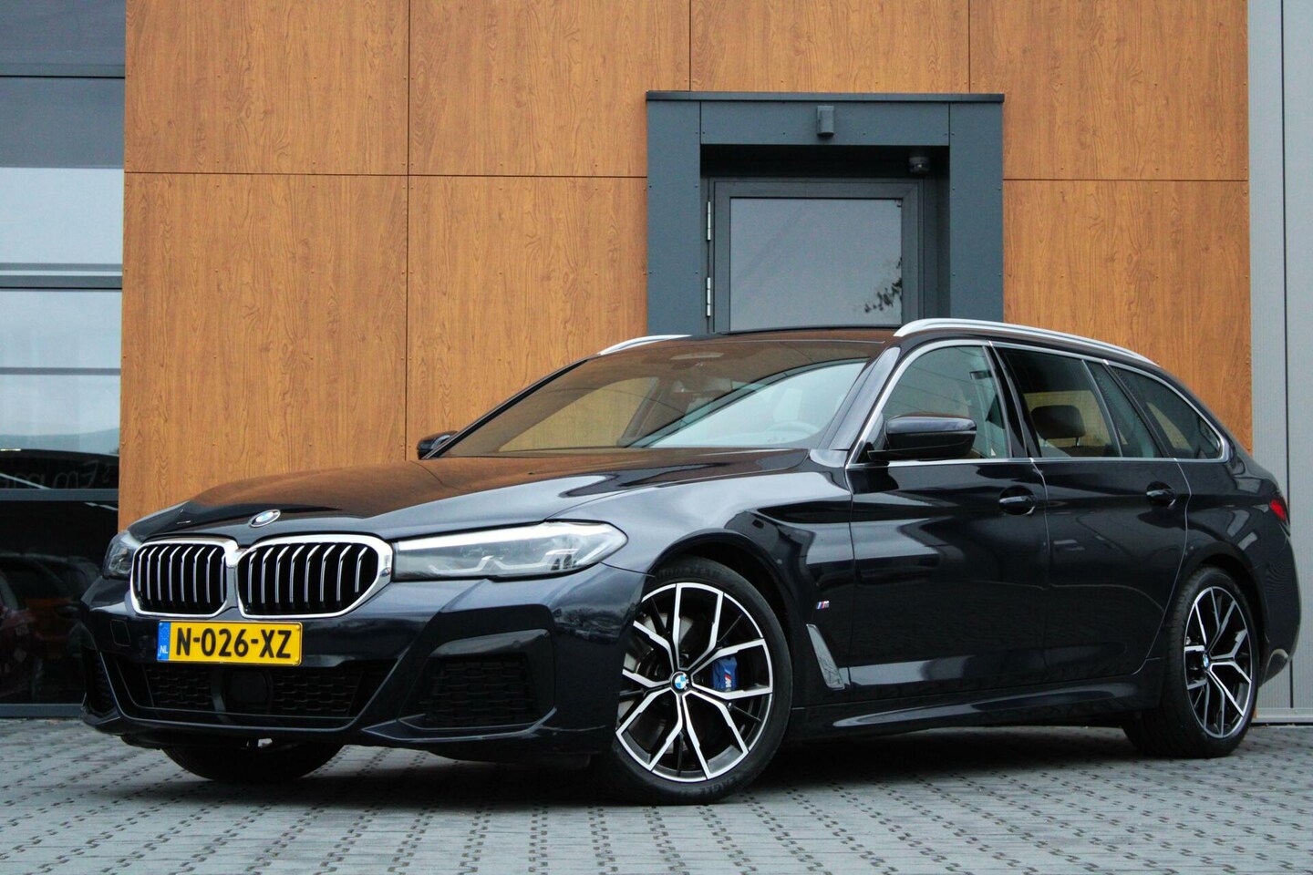 BMW 5-serie Touring - 530d M-Sport High Executive | ACC | Trekhaak - AutoWereld.nl