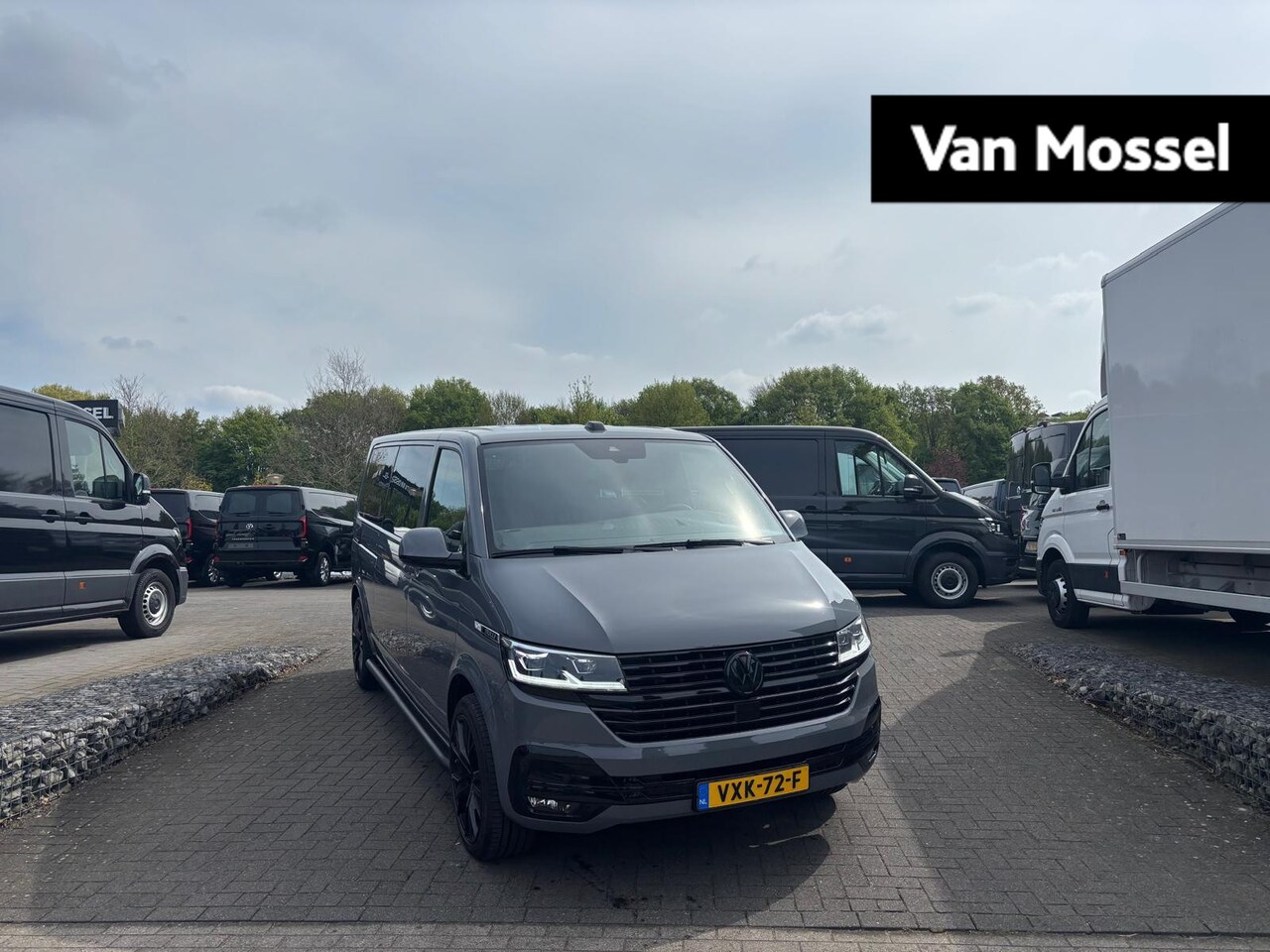 Volkswagen Transporter - 2.0 TDI L2H1 DC | Automaat | Dubbele cabine | Adaptive cruise control | Trekhaak | Navigat - AutoWereld.nl