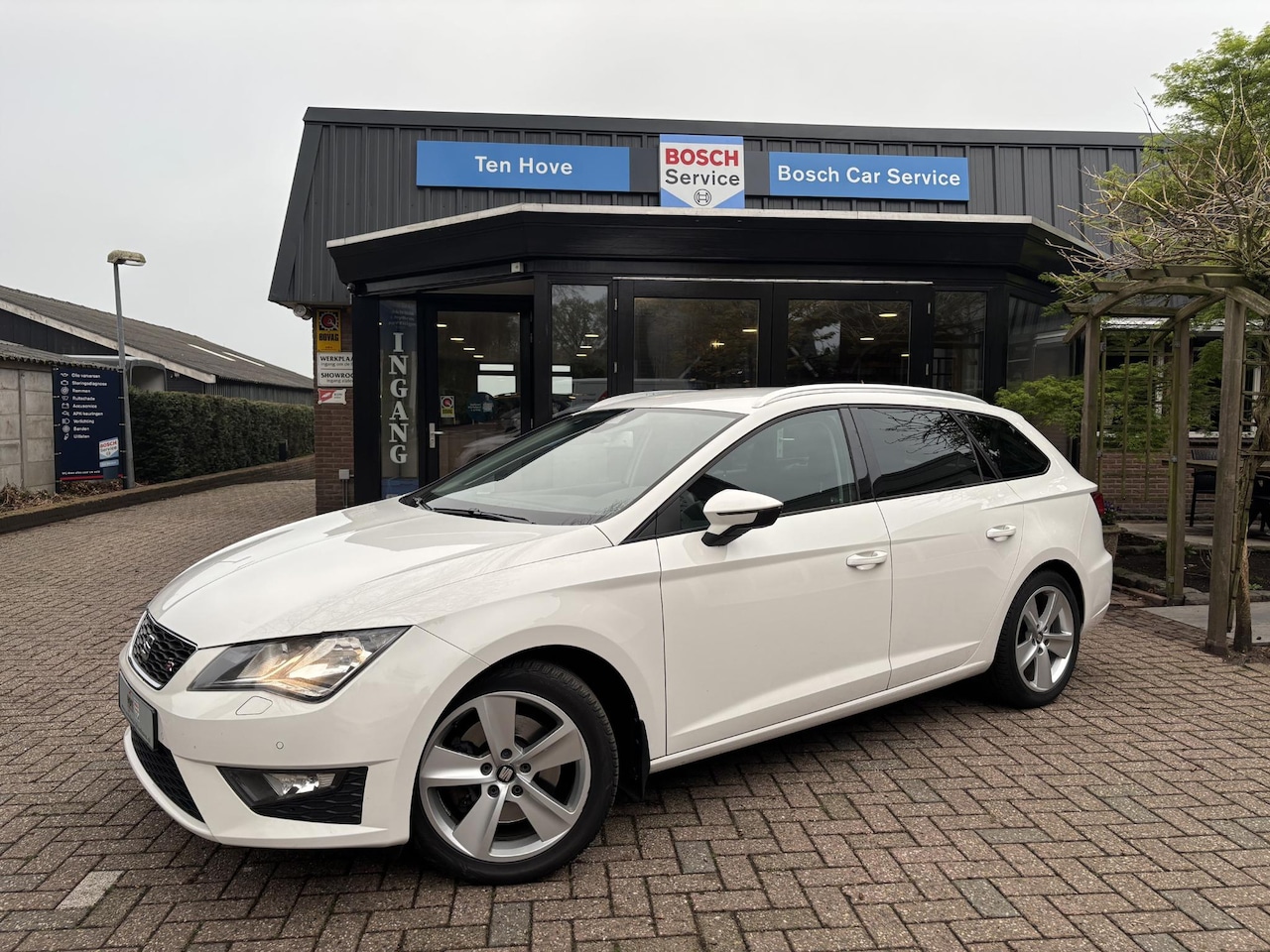 Seat Leon ST - 1.4 EcoTSI DSG FR Connect Trekhaak Stoelver. - AutoWereld.nl