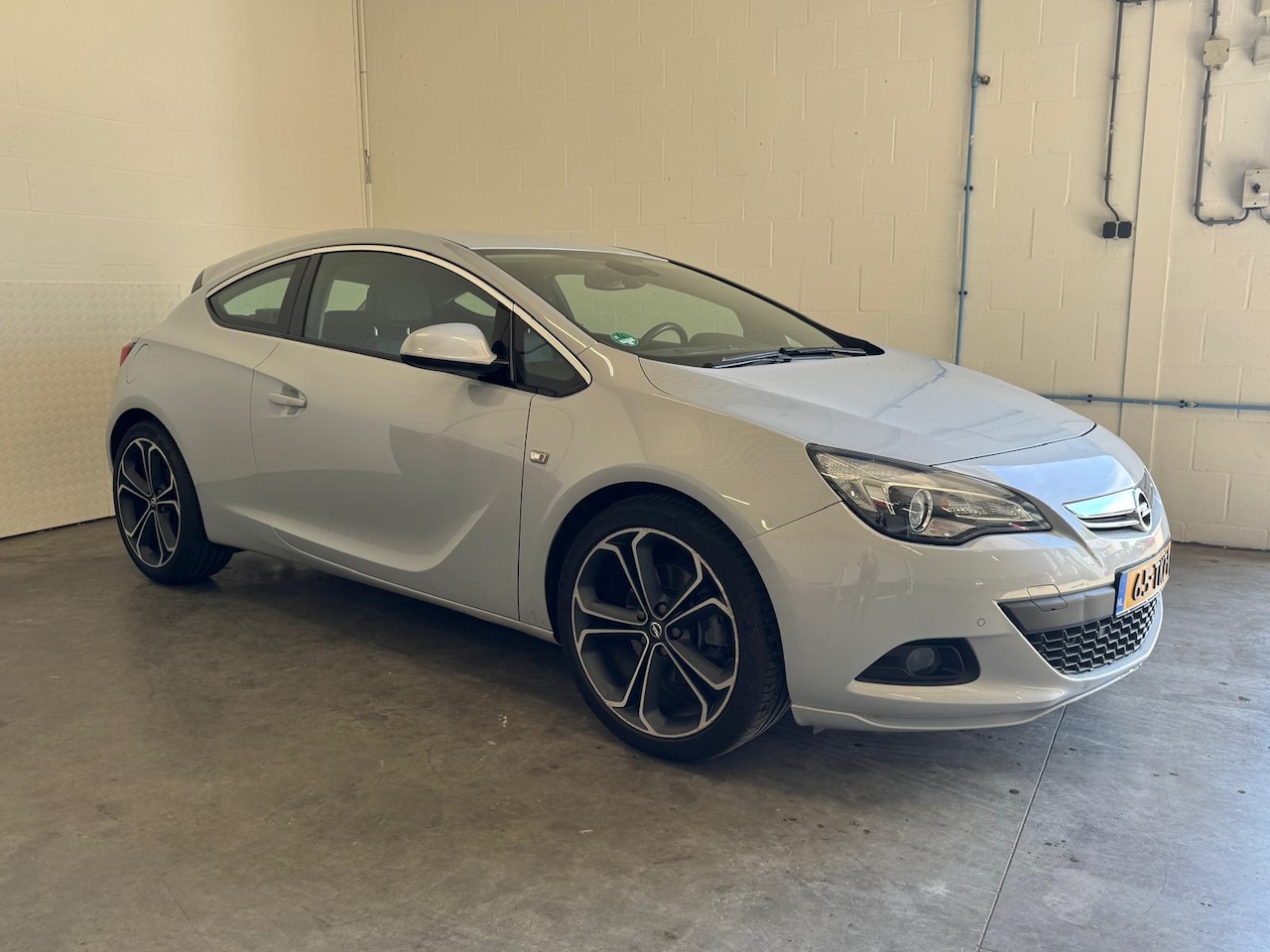 Opel Astra GTC - 1.4 Turbo Sport 2e eigenaar. - AutoWereld.nl