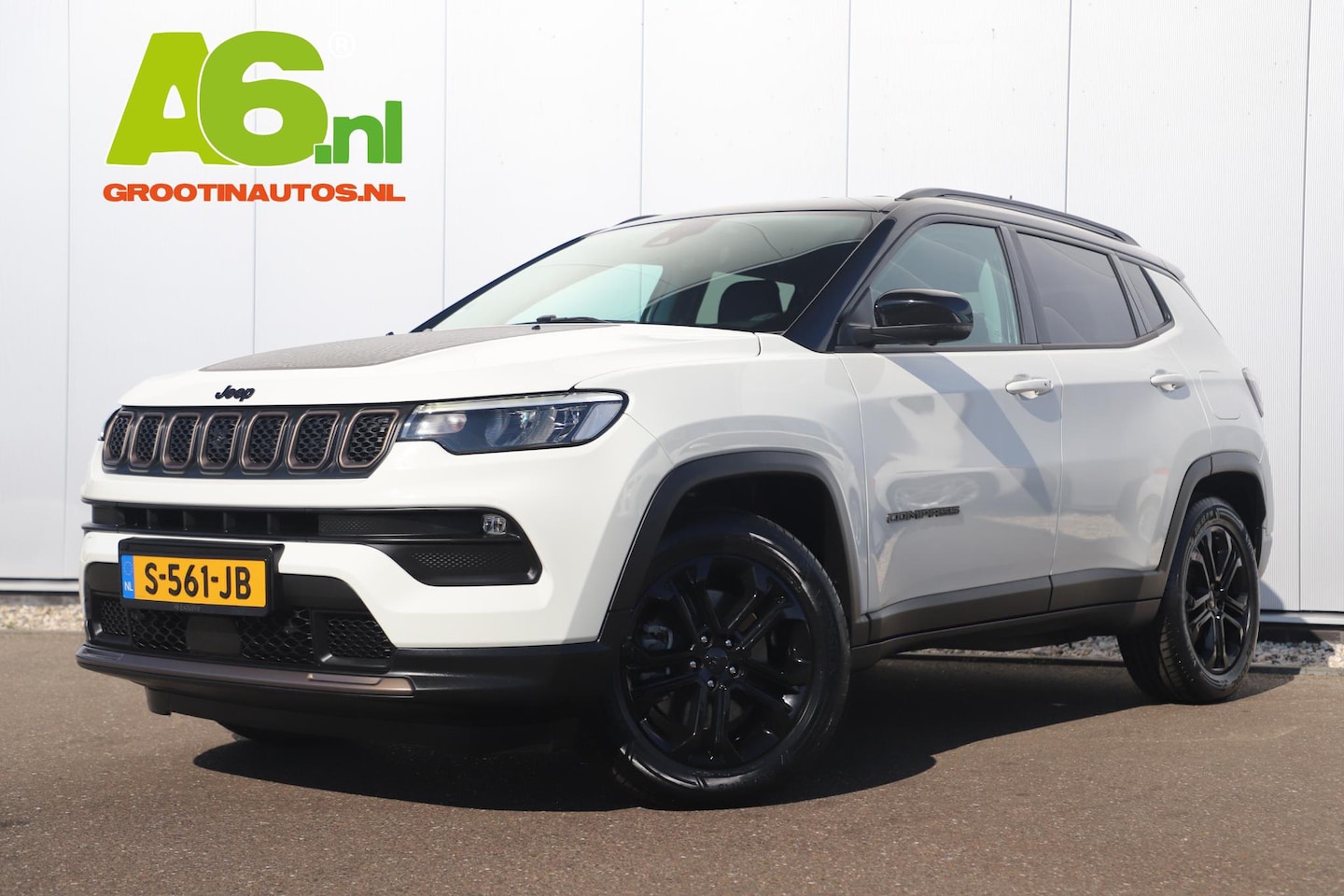 Jeep Compass - 4xe 240 Plug-in Hybrid Electric Upland Black Edition Automaat Leder Virtual 18 inch LMV Ke - AutoWereld.nl