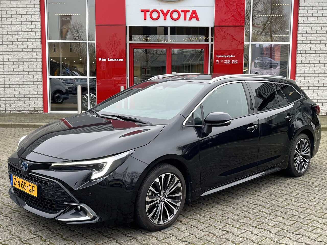 Toyota Corolla Touring Sports - 1.8 HYBRID FIRST EDITION KEYLESS EL-ACHTERKLEP STOELVERW NAVI APPLE/ANDROID NL-AUTO 1E-EIG - AutoWereld.nl
