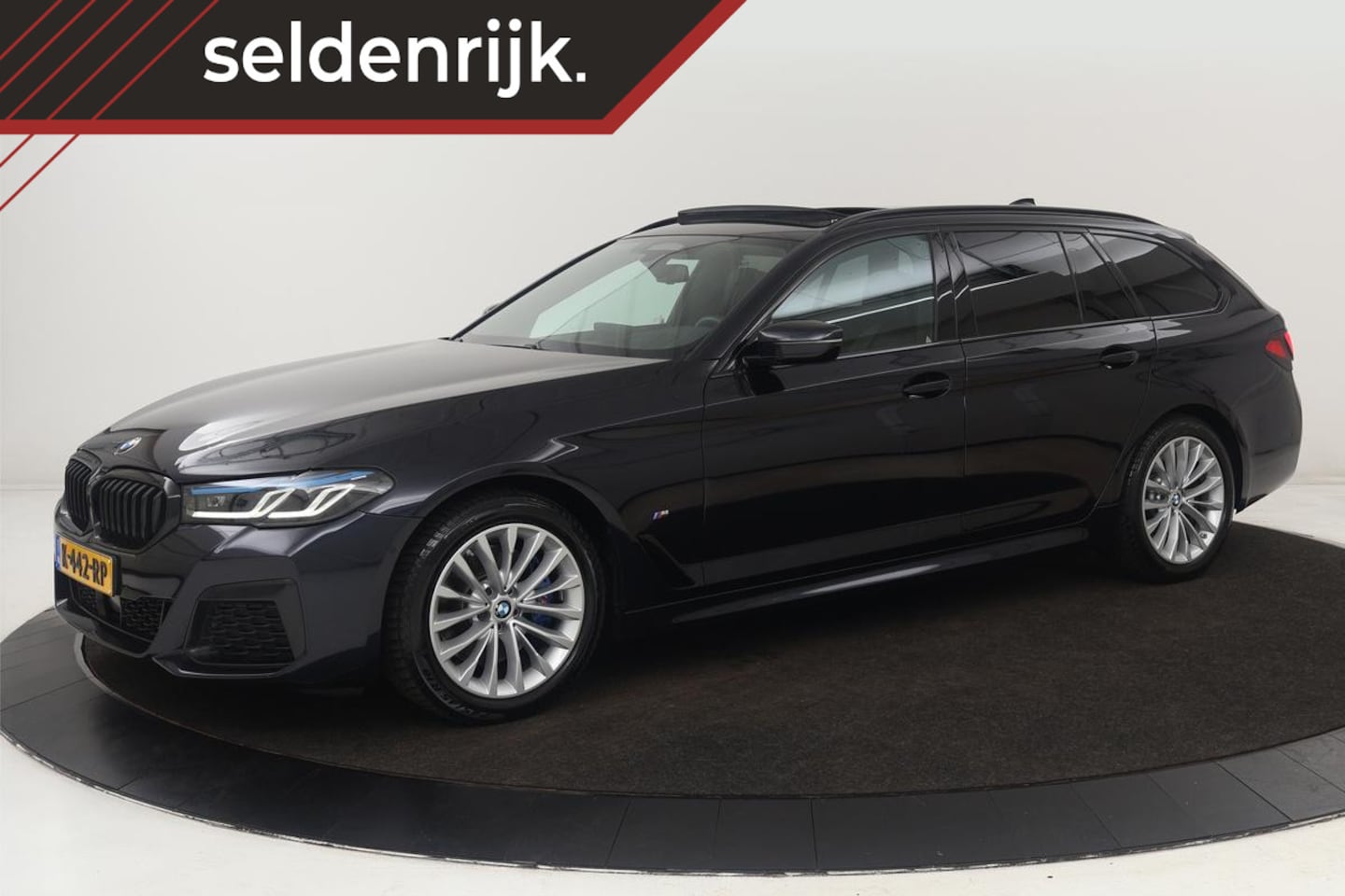 BMW 5-serie Touring - 530i M Sport | Panoramadak | Adaptive cruise | Stoel & stuurverwarming | Head-Up | Trekhaa - AutoWereld.nl