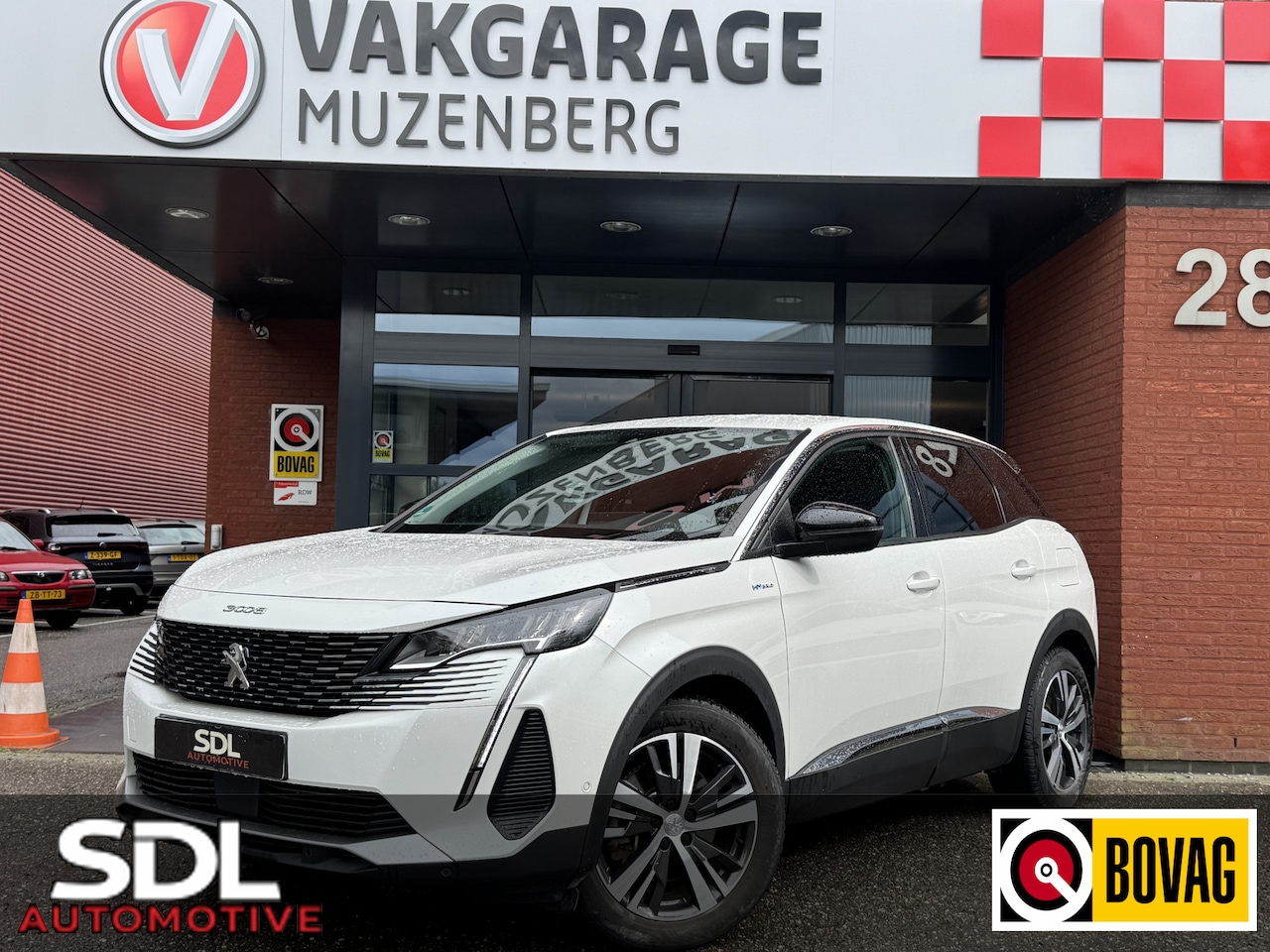 Peugeot 3008 - 1.6 HYbrid 225 Allure // NAVI // CAMERA // APPLE CARPLAY / ANDROID AUTO // DODEN HOEK SENS - AutoWereld.nl