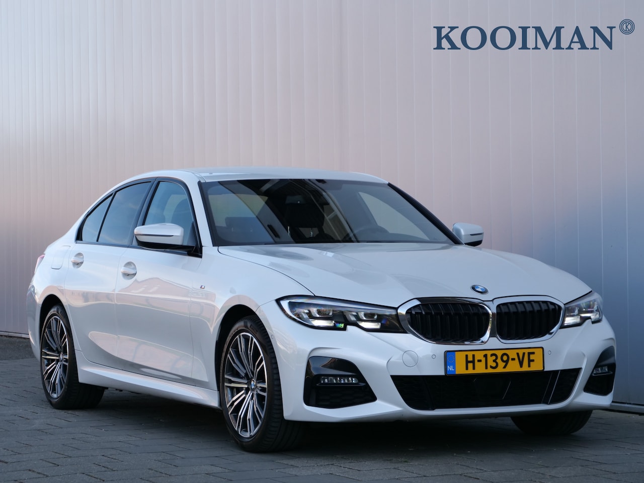BMW 3-serie - 330e 292pk High Executive Automaat M-Sport / Camera / Adaptive cruise / Apple Carplay - AutoWereld.nl