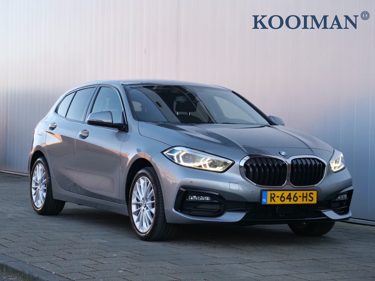 BMW 1-serie - 118i 136pk Business Edition Automaat Navigatie / Camera / Apple Carplay / Sportline - AutoWereld.nl