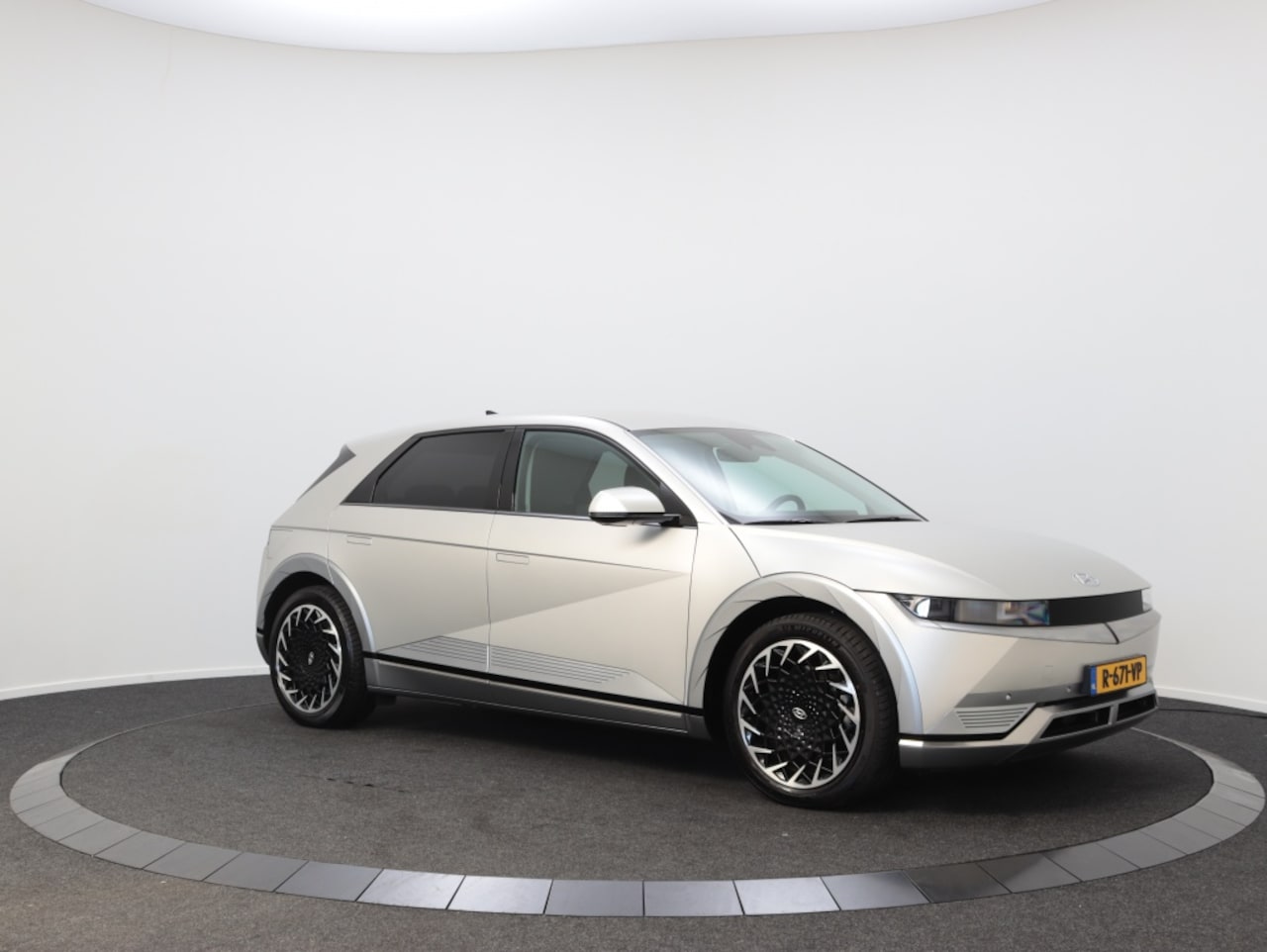 Hyundai IONIQ 5 - 73 kWh 2WD Connect | Navigatie | 20 inch | V2L | - AutoWereld.nl