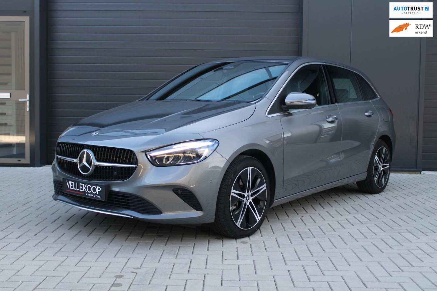 Mercedes-Benz B-klasse - 250 e Luxury Line | Trekhaak | Keyless | Widescreen | Stoelverwarming | Sfeerverlichting - AutoWereld.nl