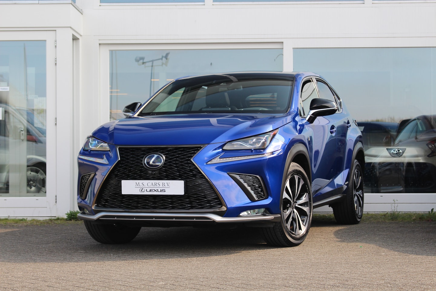 Lexus NX - 300h Hybrid AWD F-Sport Premium I Mark Lev. I Pano I Applecarplay - AutoWereld.nl