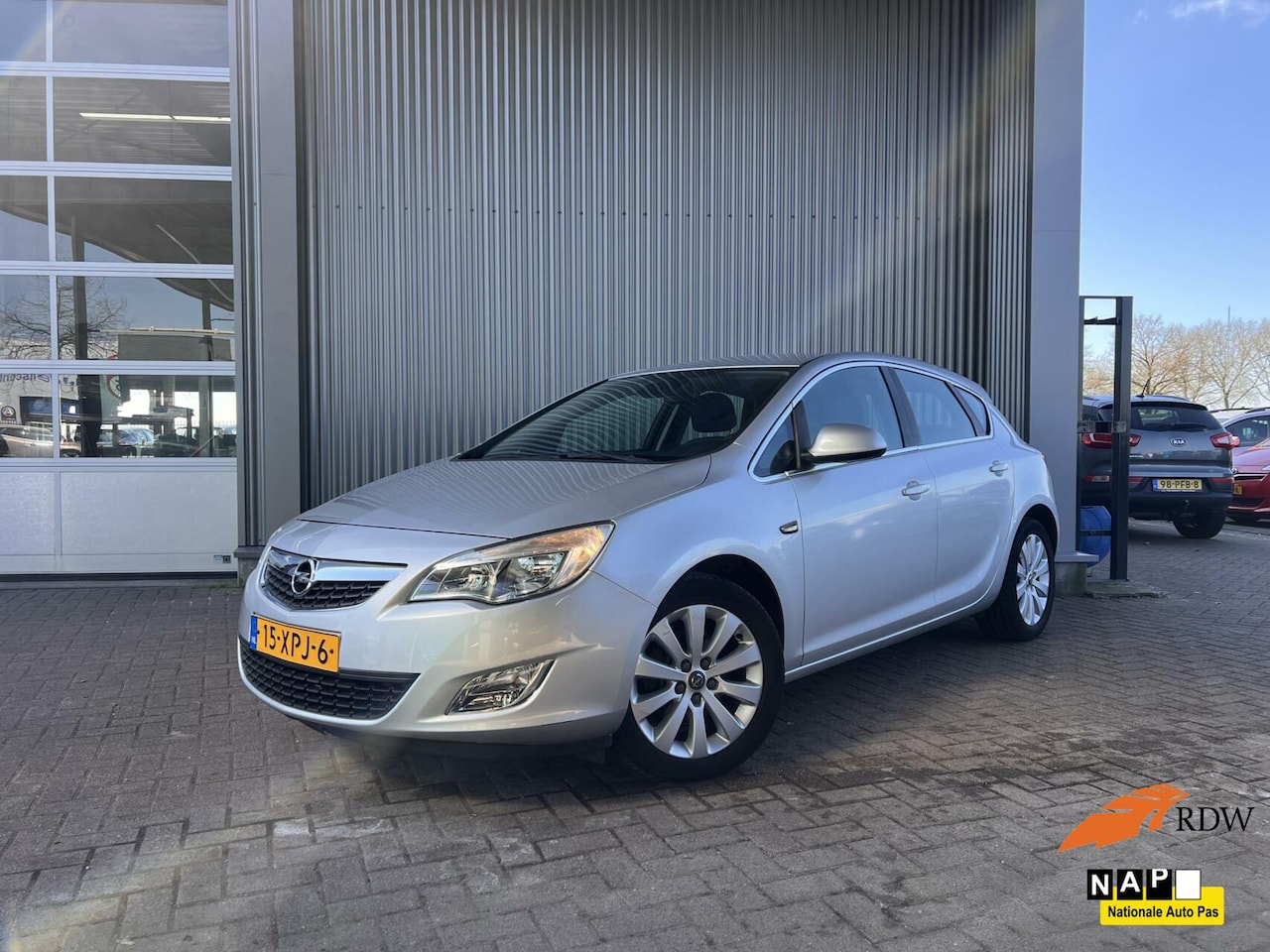 Opel Astra - 1.6 Turbo Cosmo Automaat Clima Cruise Trekhaak NAP - AutoWereld.nl