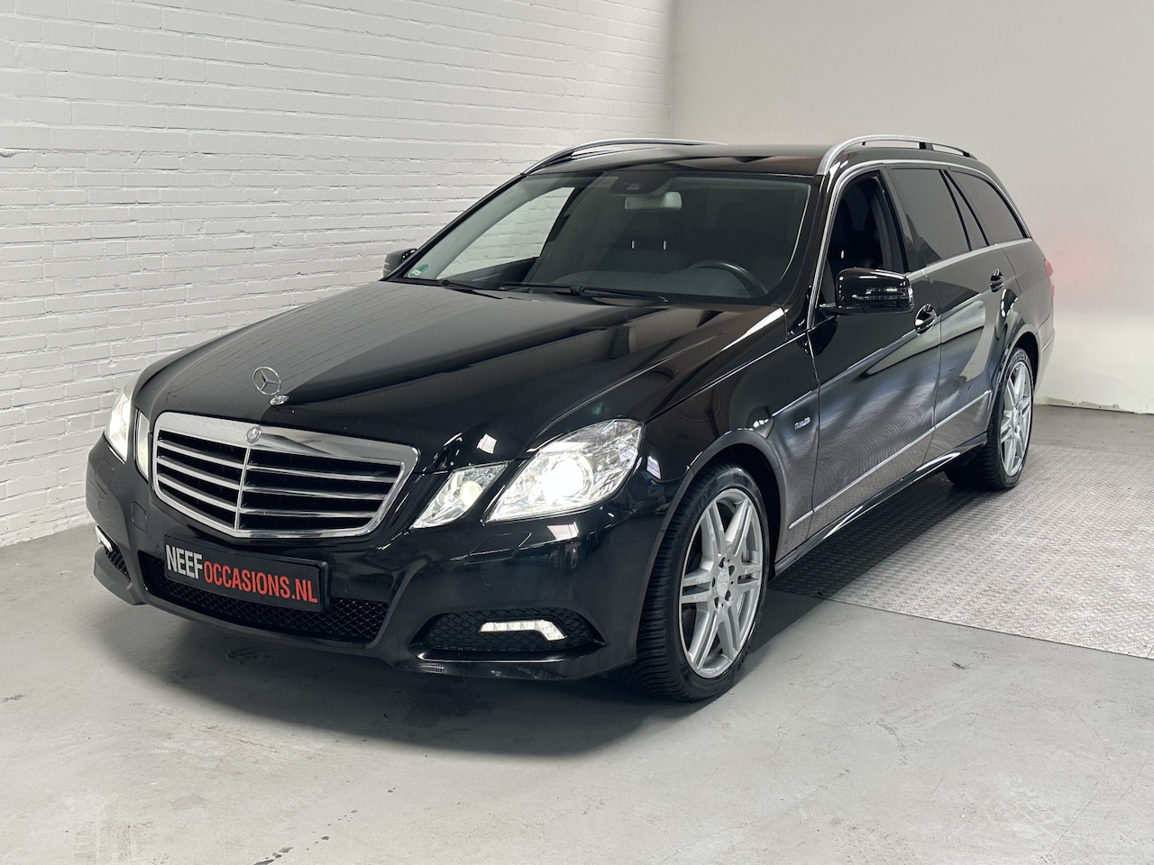 Mercedes-Benz E-klasse Estate - 200 CGI Avantgarde CLIMA / CRUISE / TREKHAAK / LEER - AutoWereld.nl