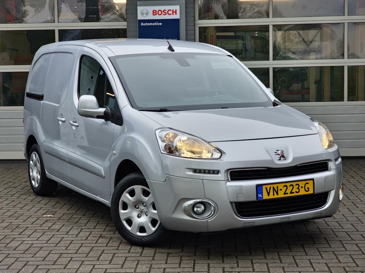 Peugeot Partner - bestel 120 1.6 e-HDI L1 Navteq|Trekhaak|118.623KM|Navi|Cruise|Airco|CV|allseasons| - AutoWereld.nl