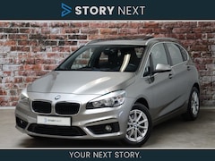 BMW 2-serie Active Tourer - 218i Business Automaat / Trekhaak / Panoramadak / Parkeersensoren voor+achter / Cruise Con