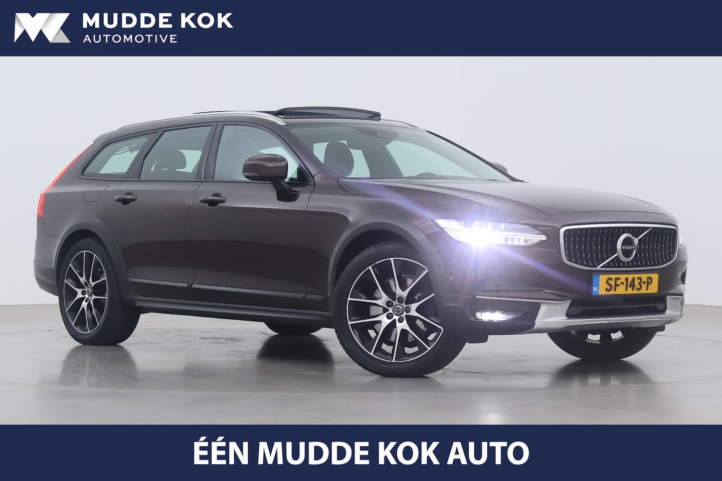 Volvo V90 Cross Country - D5 AWD Pro | Incl. BTW | Bowers&Wilkins | Trekhaak | Panoramadak | Head-Up | 20 Inch - AutoWereld.nl