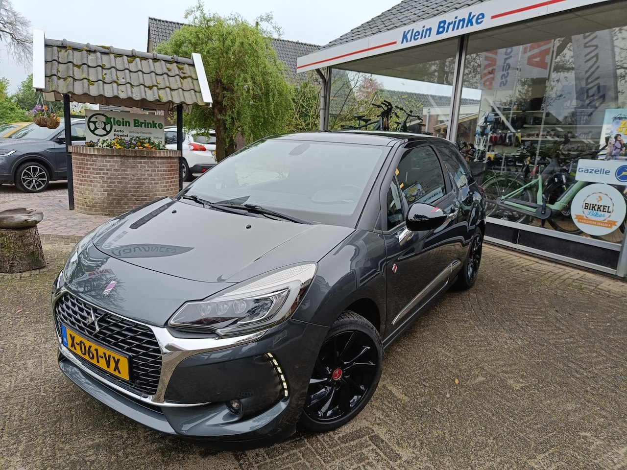 DS 3 - 1.2 PureTech 110 PK Performance Line Camera//Speciale bekleding//lage km-stand - AutoWereld.nl
