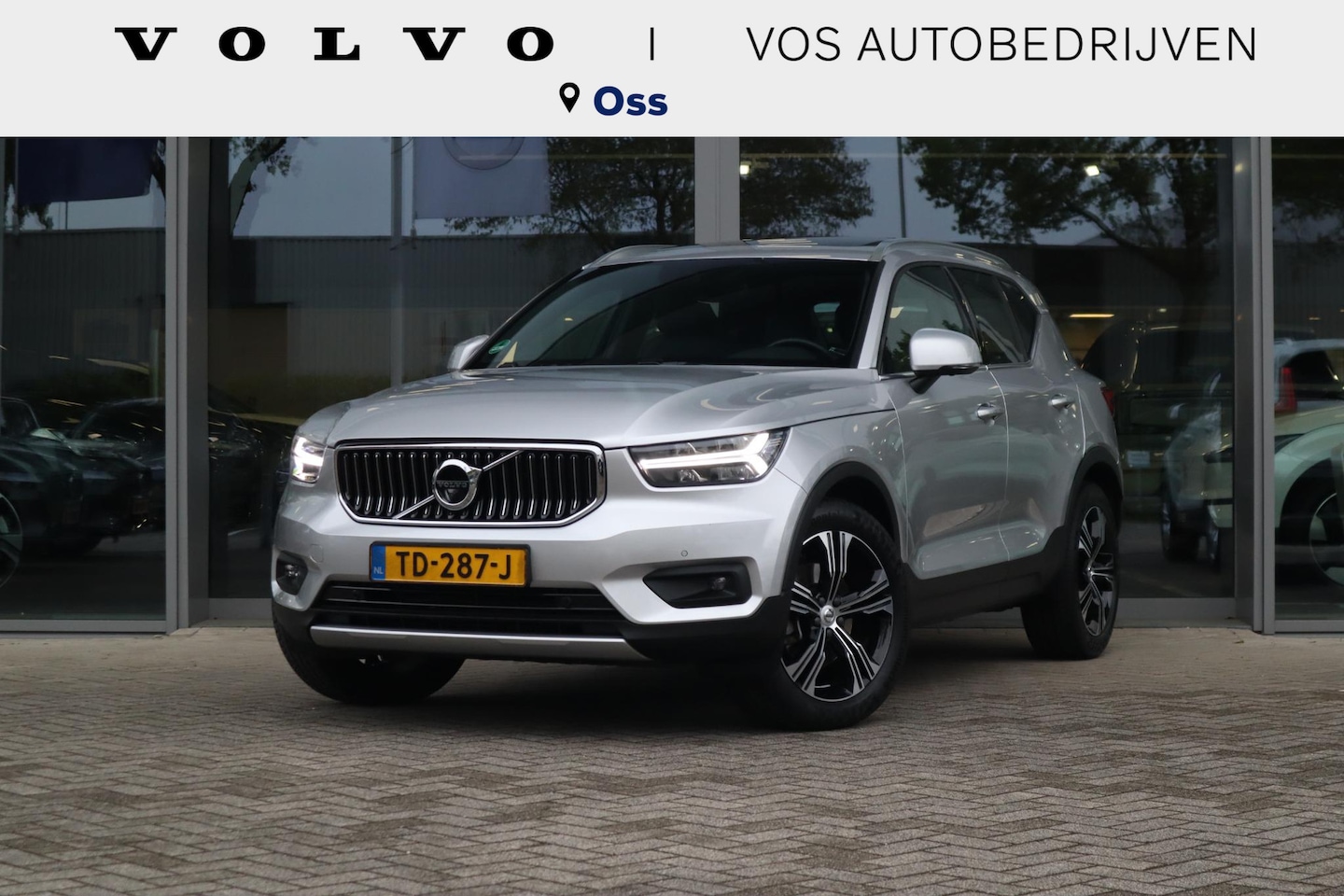 Volvo XC40 - 2.0 T4 Inscription | Vos geleverd & onderhouden| Schuif-/ kanteldak| Harman Kardon audiosy - AutoWereld.nl