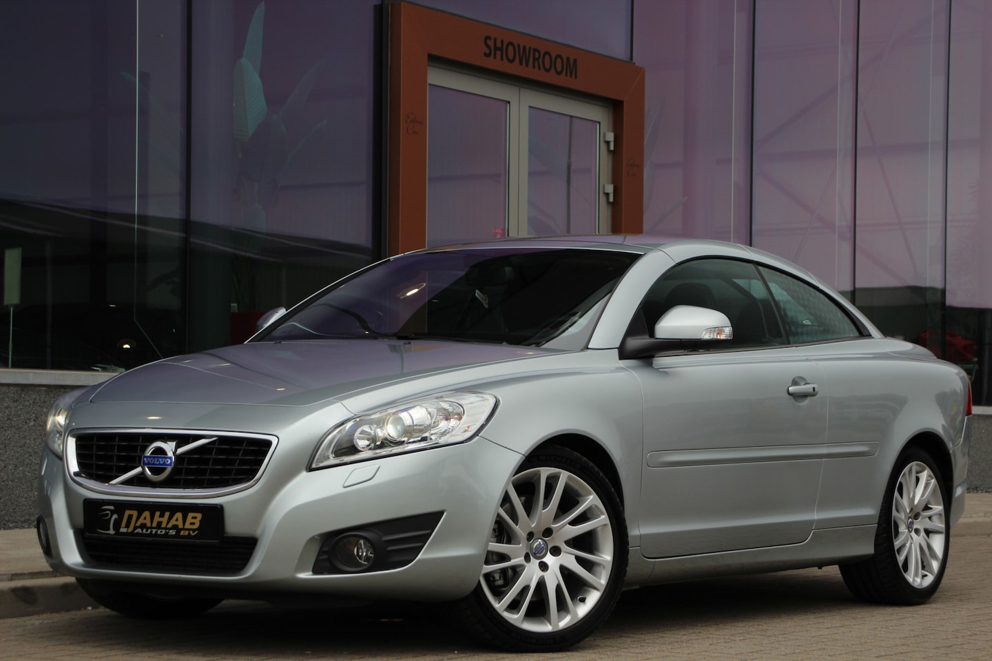 Volvo C70 Convertible - 2.5 T5 Momentum | Cruise | 230pk | Leder/elec. stoelen - AutoWereld.nl