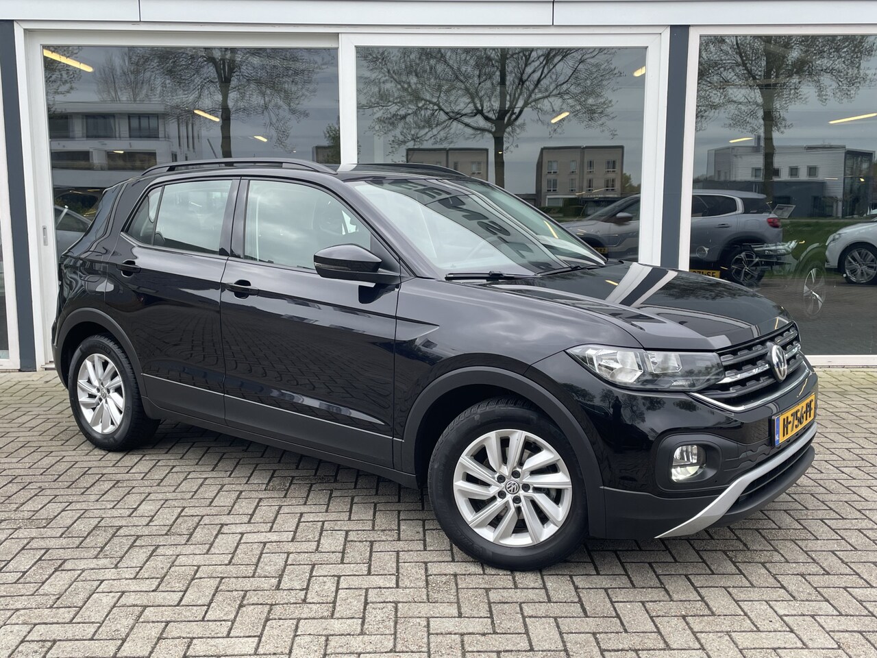 Volkswagen T-Cross - 1.0 TSI Life 50% deal 7.875,- ACTIE Airco / Telefoon / ACC / LMV - AutoWereld.nl