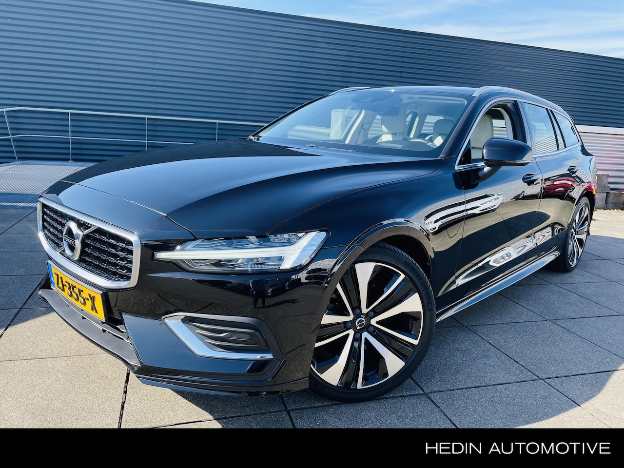 Volvo V60 - 2.0 T4 Momentum Pro 2.0 T4 Momentum Pro - AutoWereld.nl