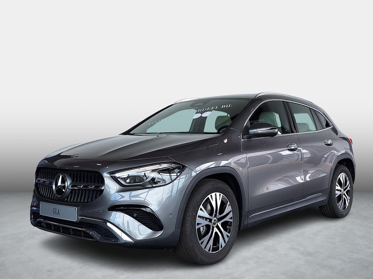 Mercedes-Benz GLA-Klasse - 180 Star Edition Luxury Line | Beige Interieur | Panoramadak | Trekhaak | Dodehoekassisten - AutoWereld.nl