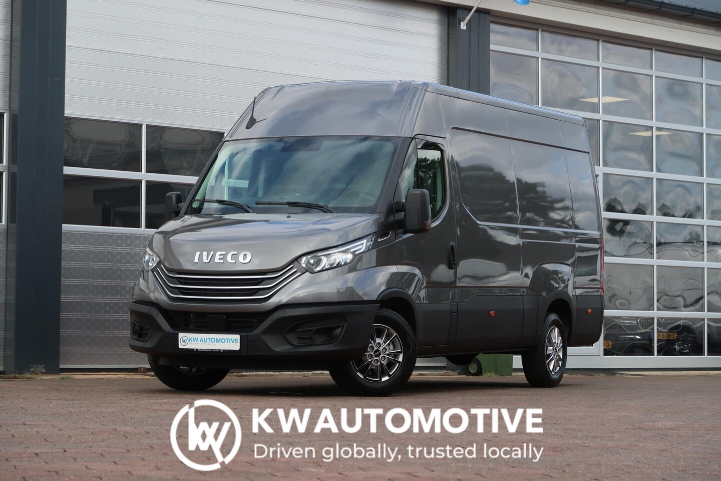 Iveco Daily - 35S18HV 3.0 L2H2 BPM VRIJ/ AUT/ LED/ CAMERA/ NAVI/ CLIMA - AutoWereld.nl
