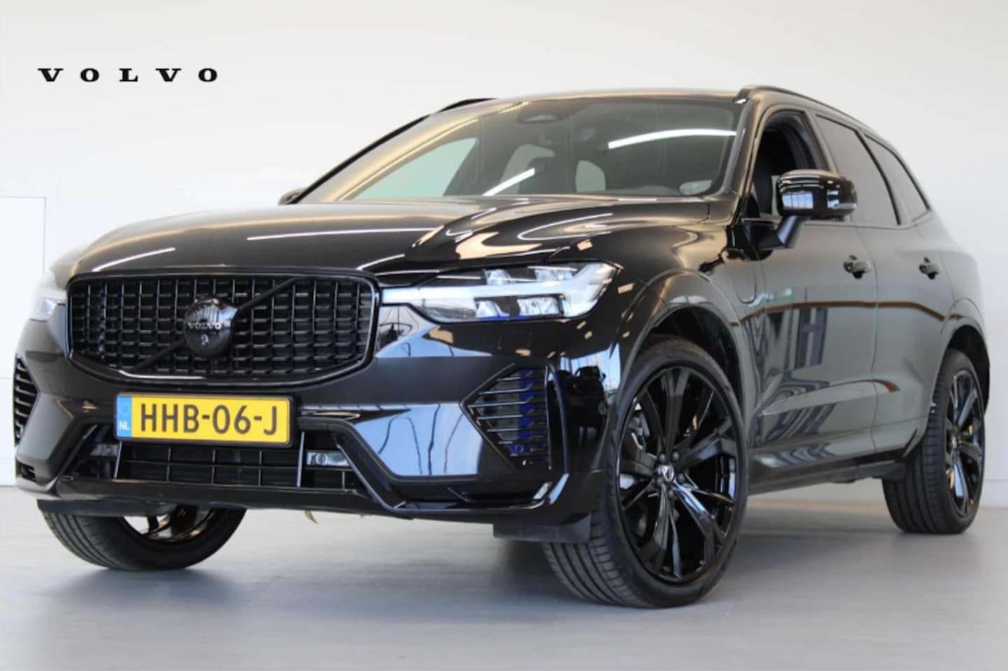 Volvo XC60 - T8 455PK AWD Ultra Black Edition | Trekhaak | 360° Camera | HUD | HK Audio | Leder dash - AutoWereld.nl