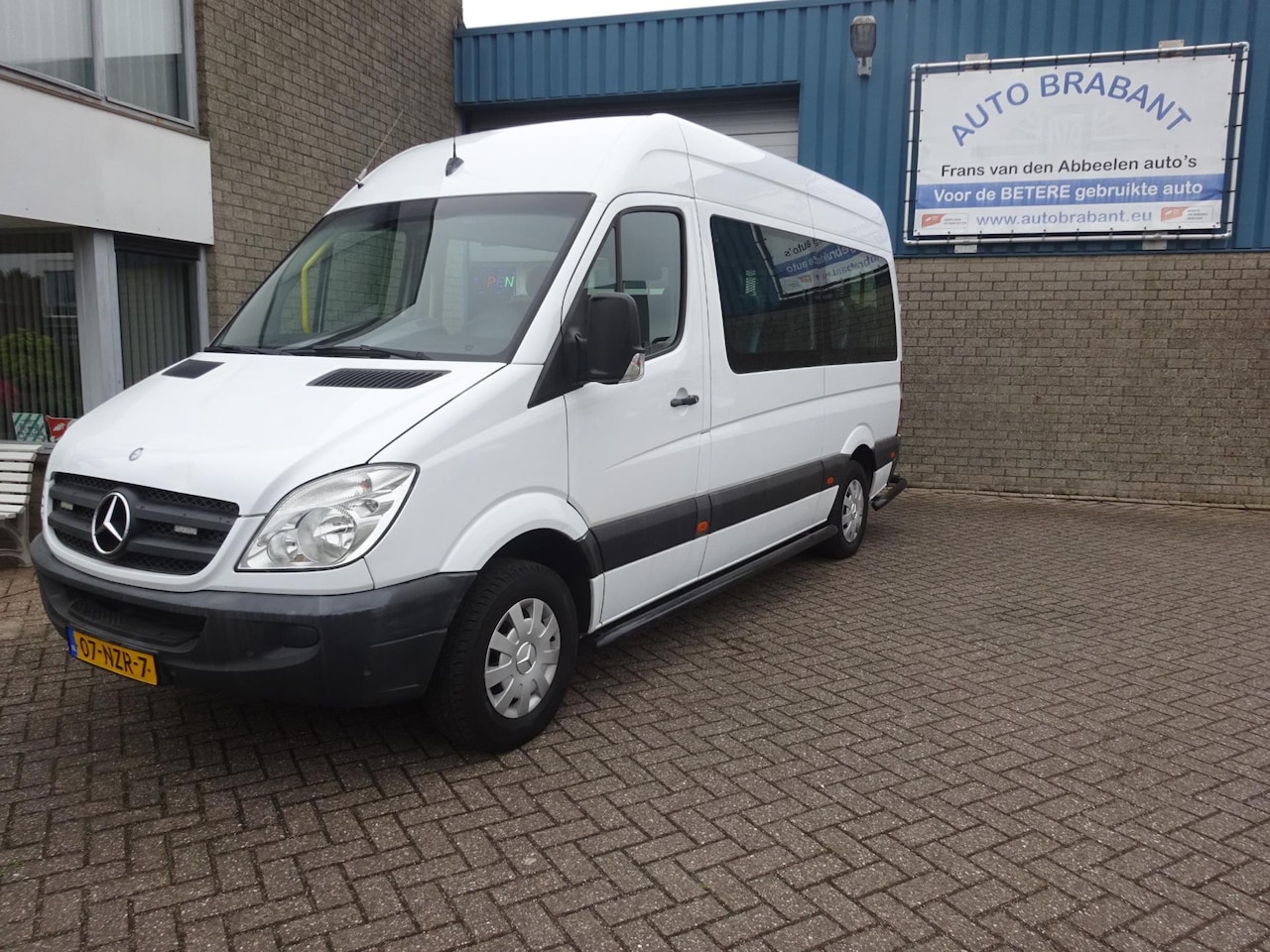 Mercedes-Benz Sprinter - 311 2.2 CDI 366 automaat rolstoelbus met lift met nieuwe apk - AutoWereld.nl