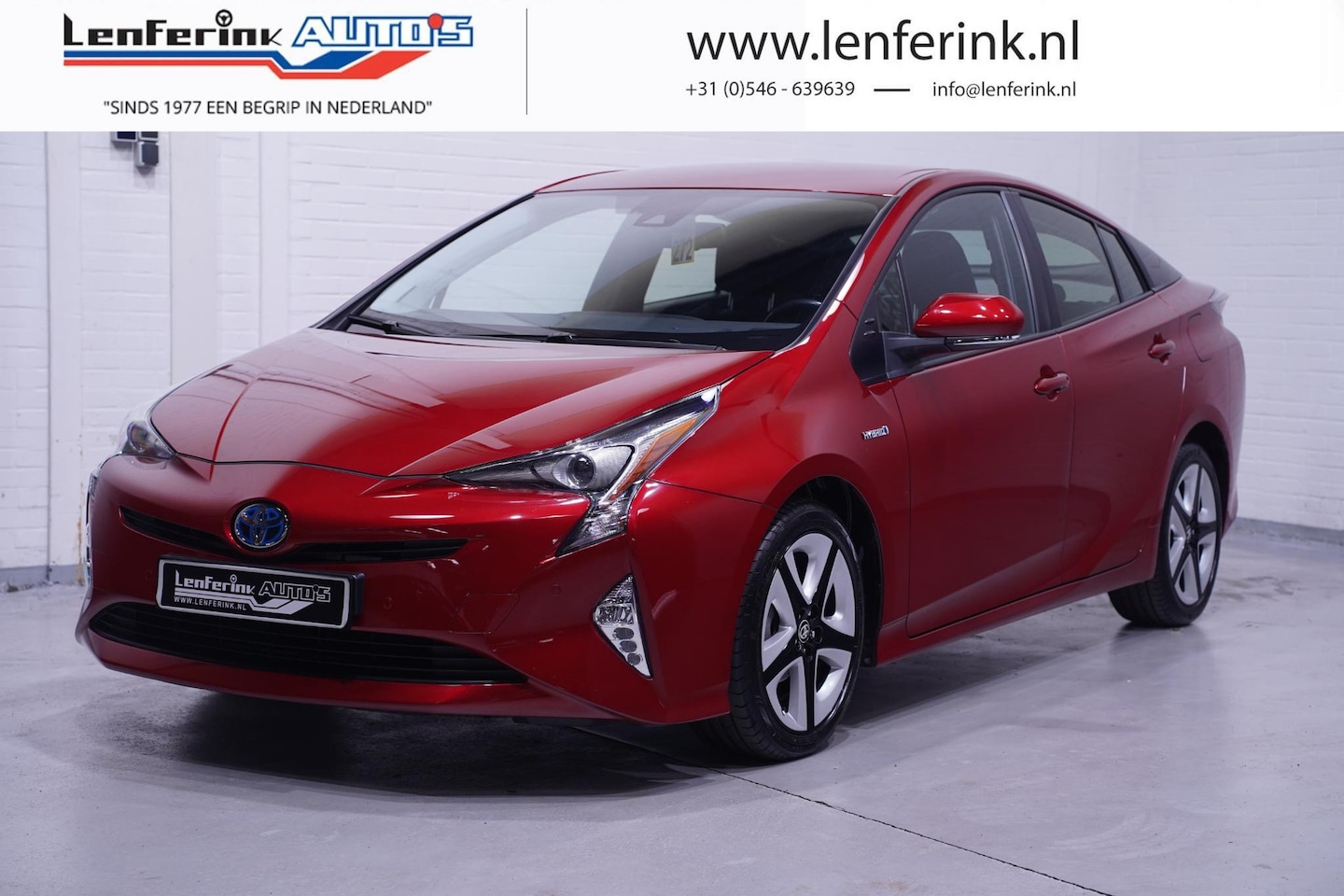 Toyota Prius - 1.8 Comfort Navi Camera Led koplampen Adaptive cruise Stoelverwarming Head Up - AutoWereld.nl