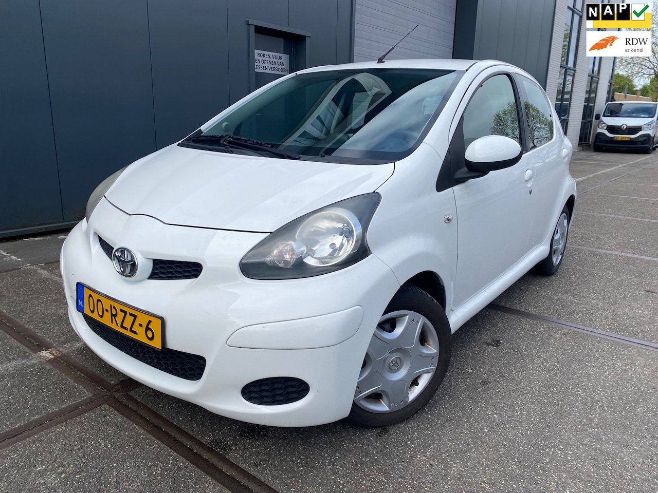 Toyota Aygo - 1.0-12V Comfort Navigator / AIRCO / NAP / ELEKT RAMEN / APK / 5DRS / NAVIGATIE / BOEKJES / - AutoWereld.nl