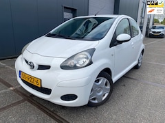 Toyota Aygo - 1.0-12V Comfort Navigator / AIRCO / NAP / ELEKT RAMEN / APK / 5DRS / NAVIGATIE / BOEKJES /