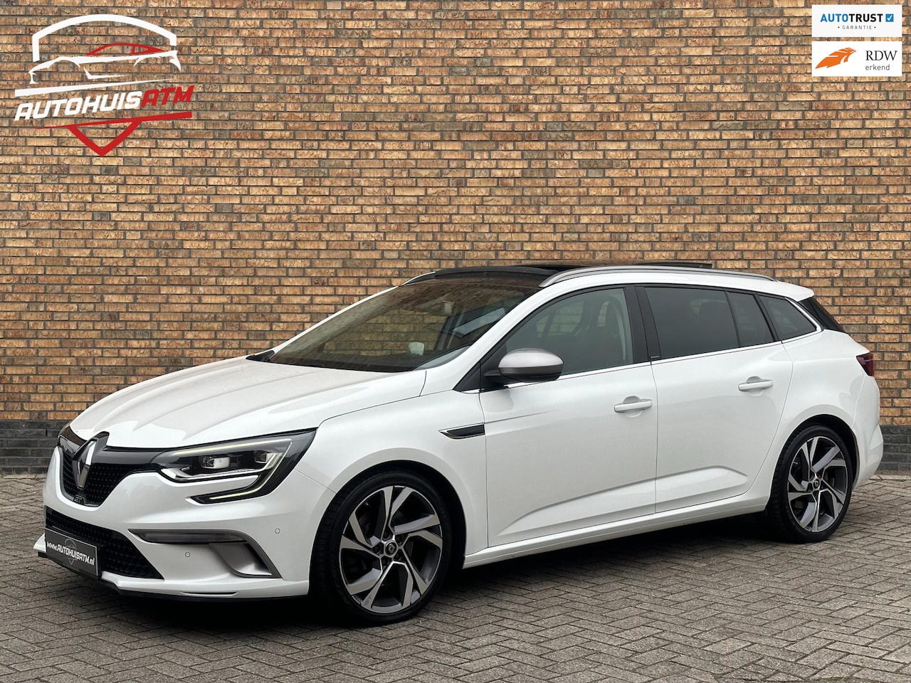 Renault Mégane Estate - 1.6 TCe GT Pano Edc HUD Led Navi Trekhaak Climatr - AutoWereld.nl