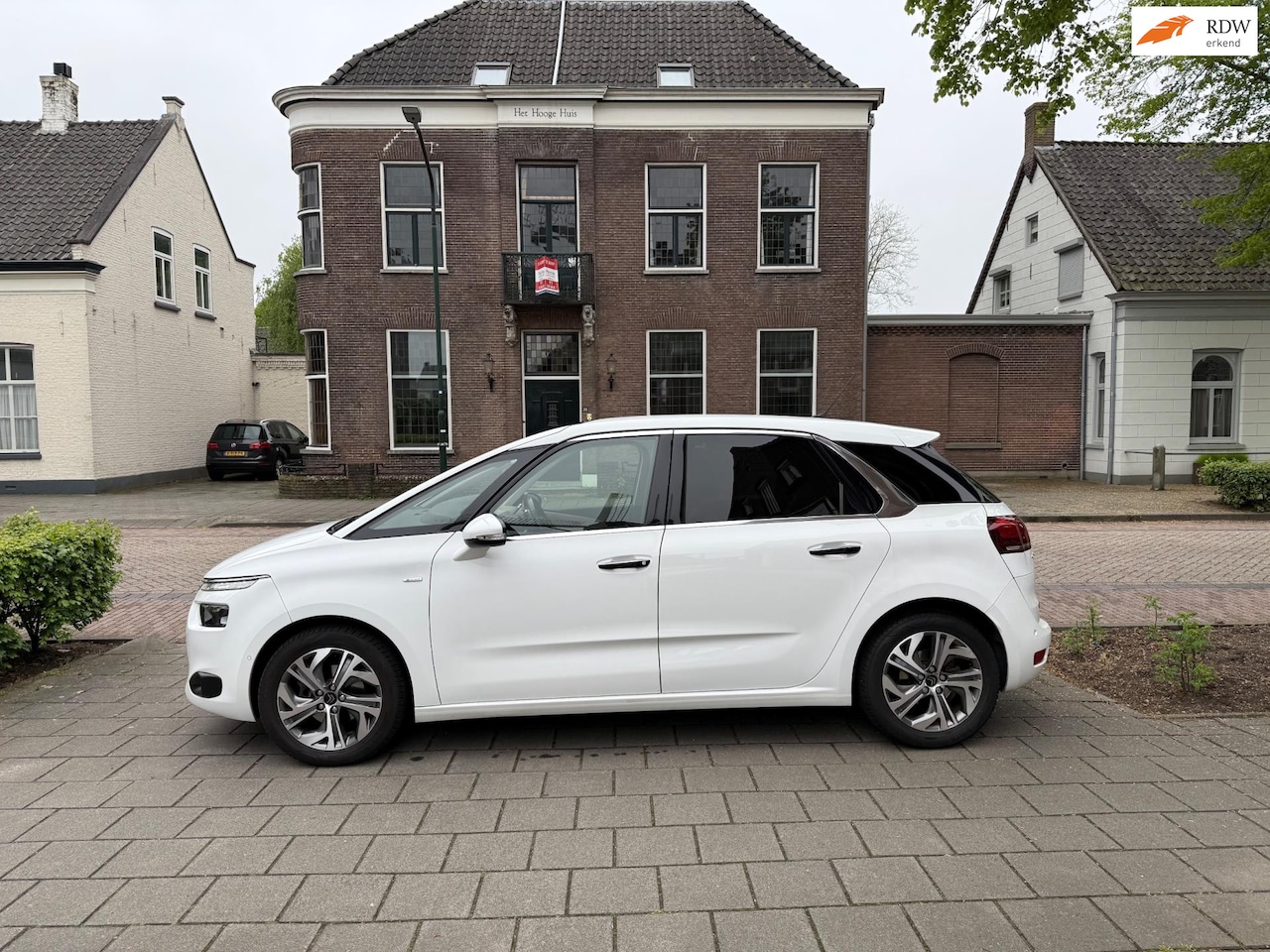 Citroën C4 Picasso - 1.6 e-HDi Exclusive AUTOMAAT EERSTE EIGENAAR DEALER ONDERHOUDEN WEINIG KM - AutoWereld.nl