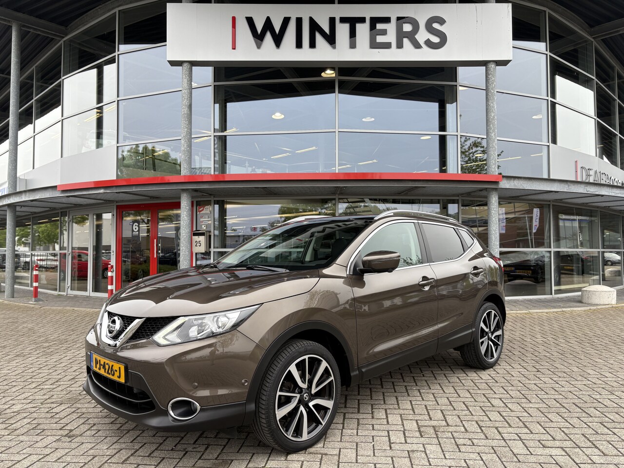 Nissan Qashqai - 1.2 Tekna Trekhaak Pano dak Keyless Leder Navi+BT+360°Cam - AutoWereld.nl