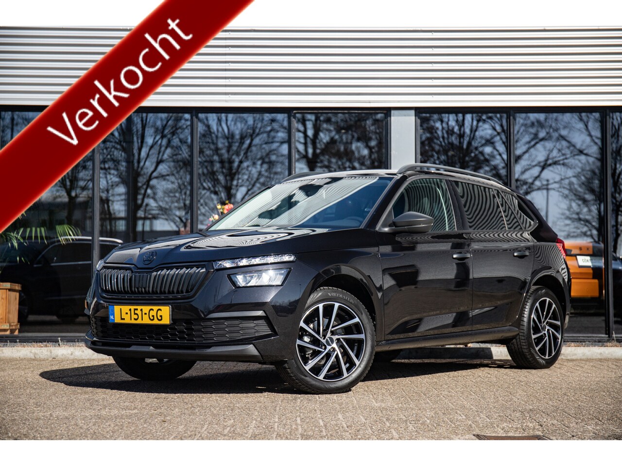 Skoda Kamiq - 1.0 TSI Active Black | Apple CarPlay | Cruise | 4 season | Elek. Trekhaak | Black Pack - AutoWereld.nl