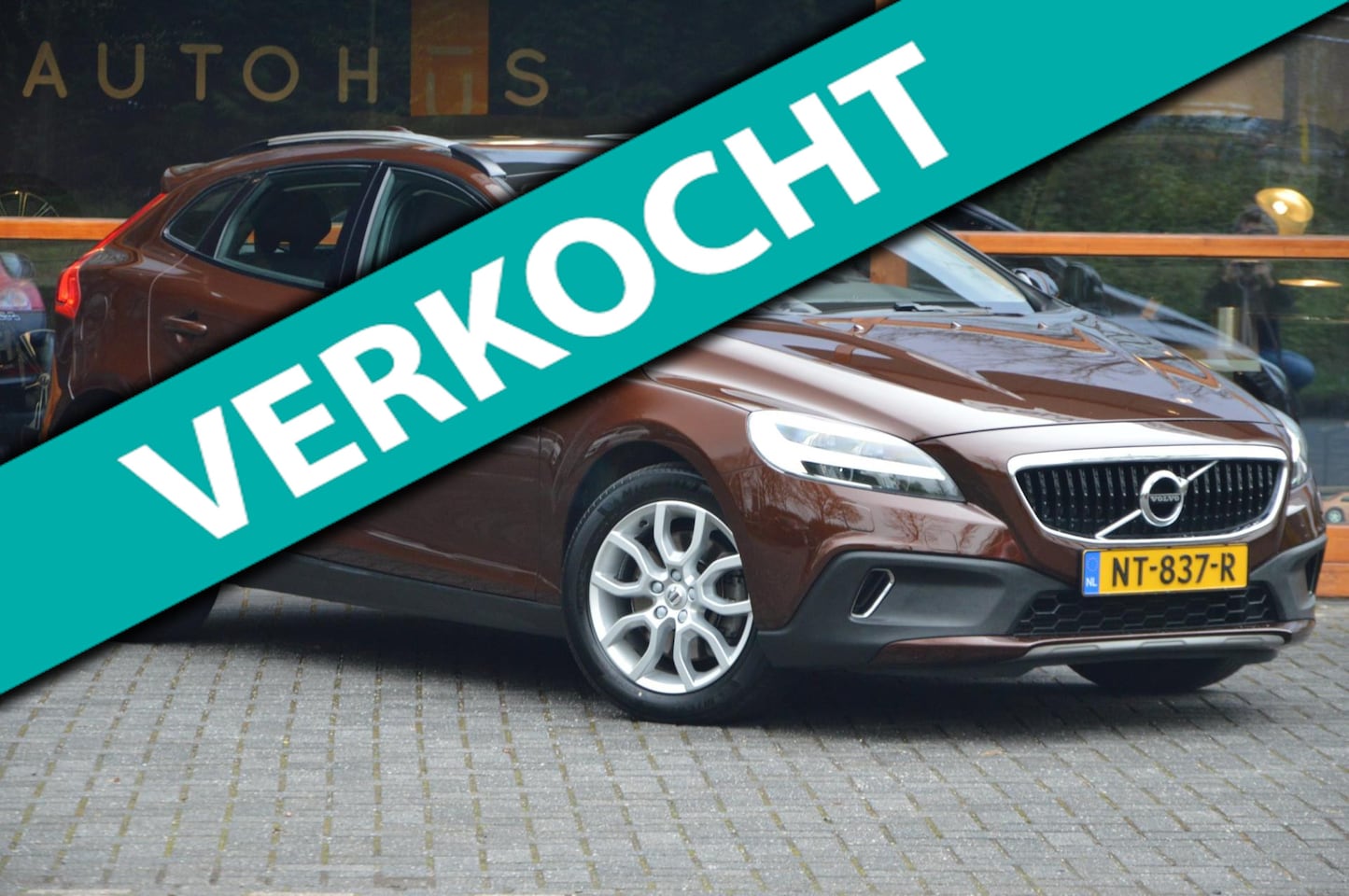 Volvo V40 Cross Country - T3 Nordic+ | Panorama dak | Stoelverwarming | Camera | Trekhaak 1500KG | Standkachel | Vol - AutoWereld.nl