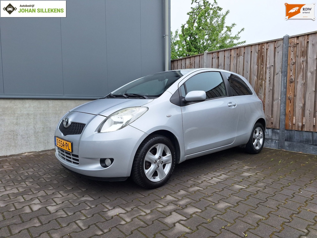 Toyota Yaris - 1.3 VVTi Terra | APK tot 06-2026 - AutoWereld.nl