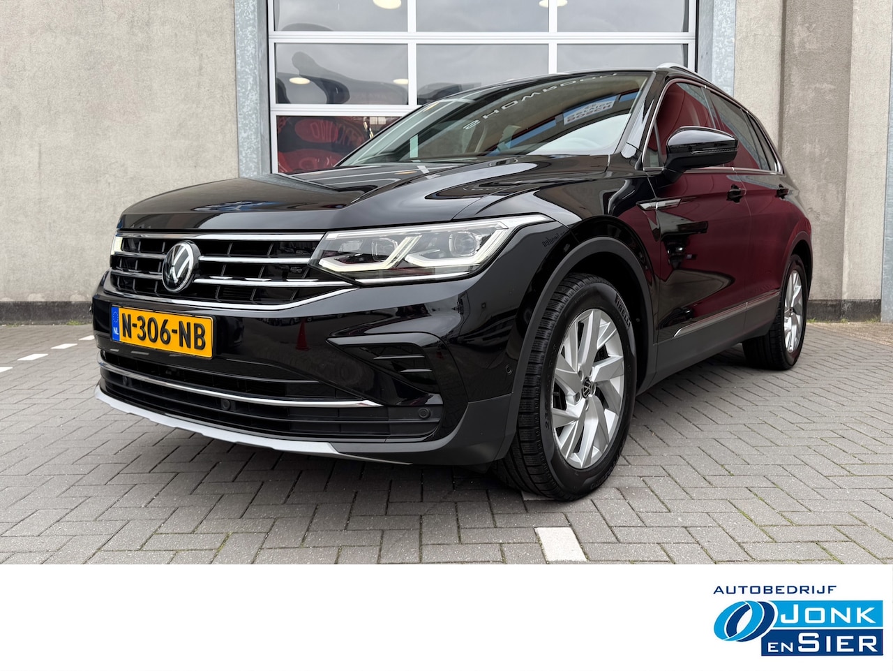 Volkswagen Tiguan - 1.5 TSI Elegance DSG|Matrix LED|Trekhaak|Winter pakket|Navi|Camera|Rijklaarprijs! - AutoWereld.nl