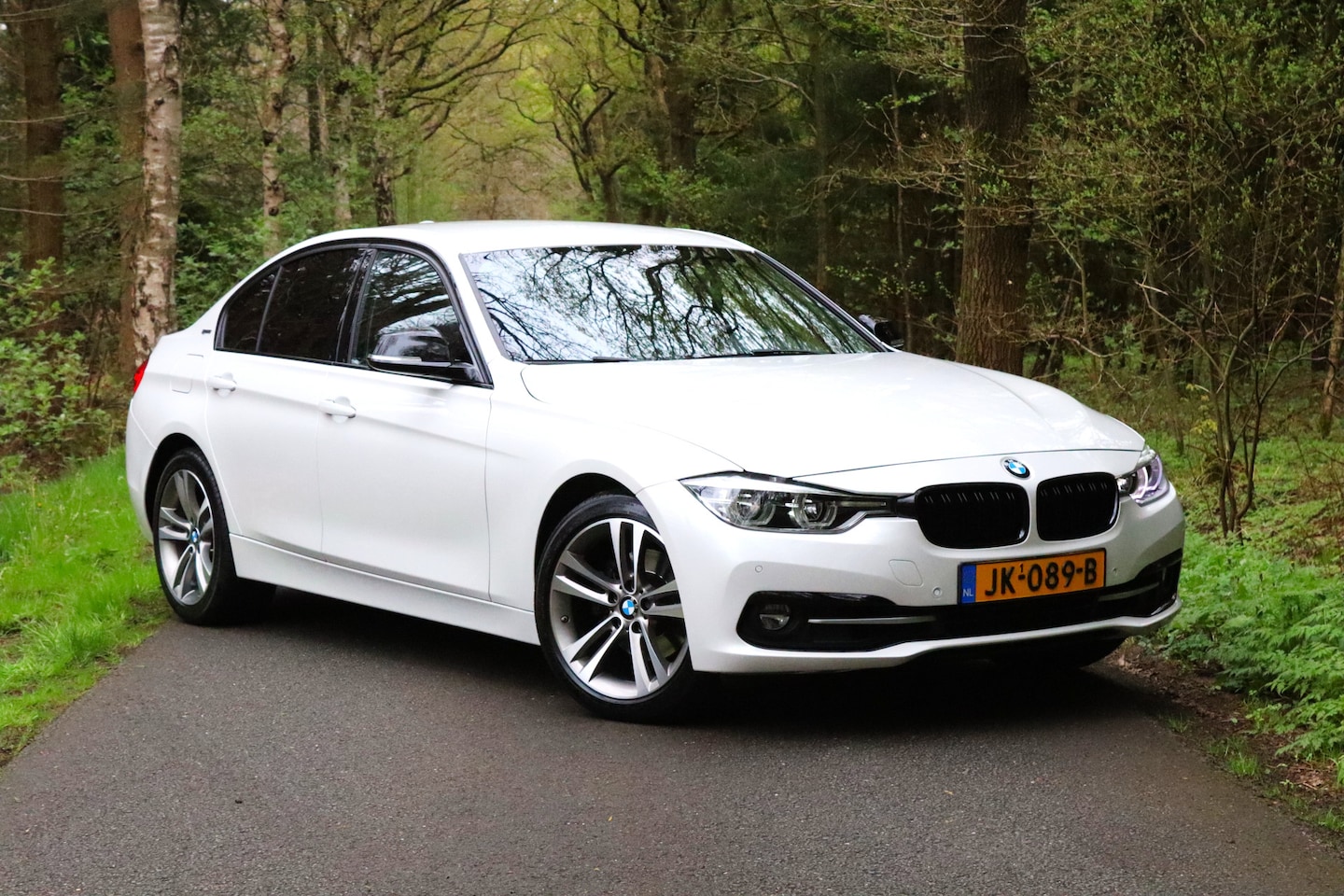 BMW 3-serie - 330e Sport iPerformance M Shadow Line ECC|LED|CRUISE|NAV|AFN.TREKH|LMV'18|PDC - AutoWereld.nl