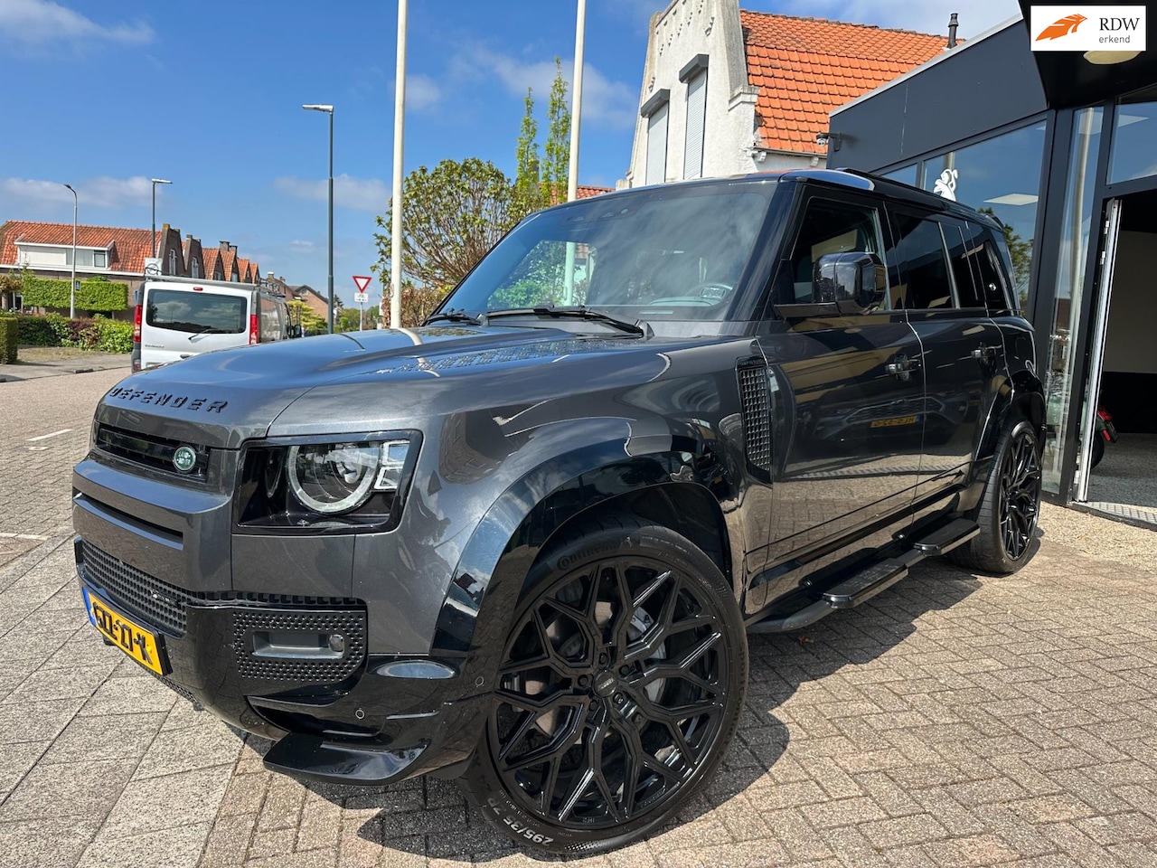 Land Rover Defender 110 - 2.0 P400e 110 X-Dynamic SE|Urban Pakket|Side Skirts|24" LM Velgen - AutoWereld.nl