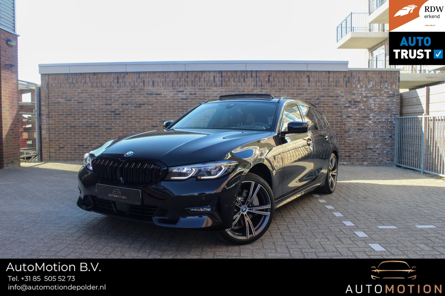 BMW 3-serie Touring - 330E XDRIVE TOURING | Pano | Camera |HUD onder andere voorzien van Panorama dak, ACC, Acht - AutoWereld.nl