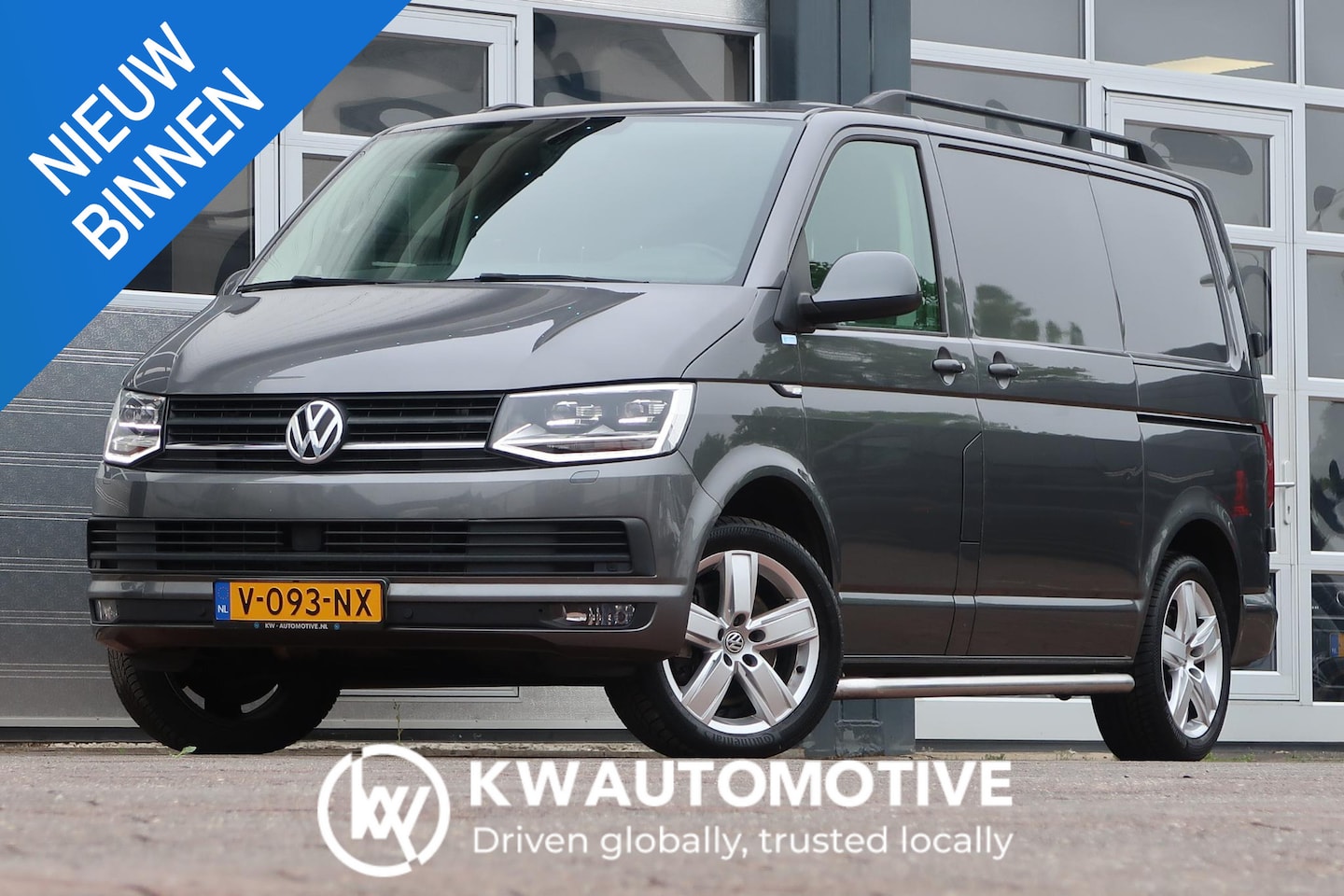 Volkswagen Transporter - 2.0 TDI L1H1 Highline AUT/ LED/ ACC/ 2X DEUR/ NAVI/ AIRCO/ TREKHAAK - AutoWereld.nl