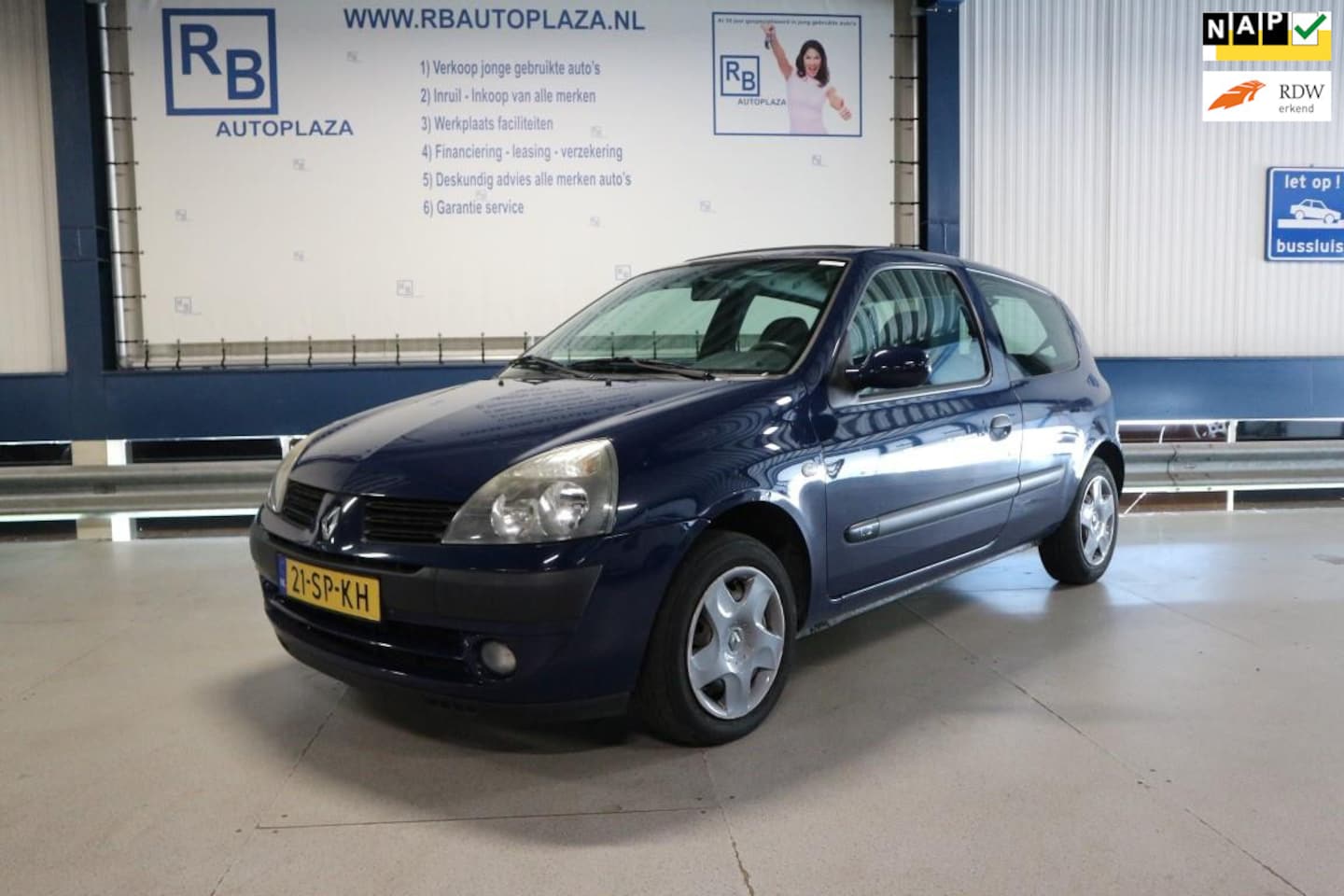 Renault Clio - 1.2 Campus / Nieuwe Apk / Schuifdak ! ! ! - AutoWereld.nl