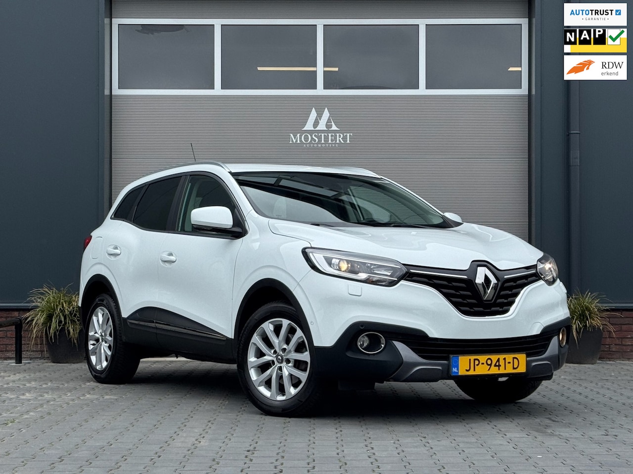 Renault Kadjar - 1.2 TCe/131PK Intens|2016|Trekhaak|Camera|NAP|Stoelverw.|17" LVM - AutoWereld.nl