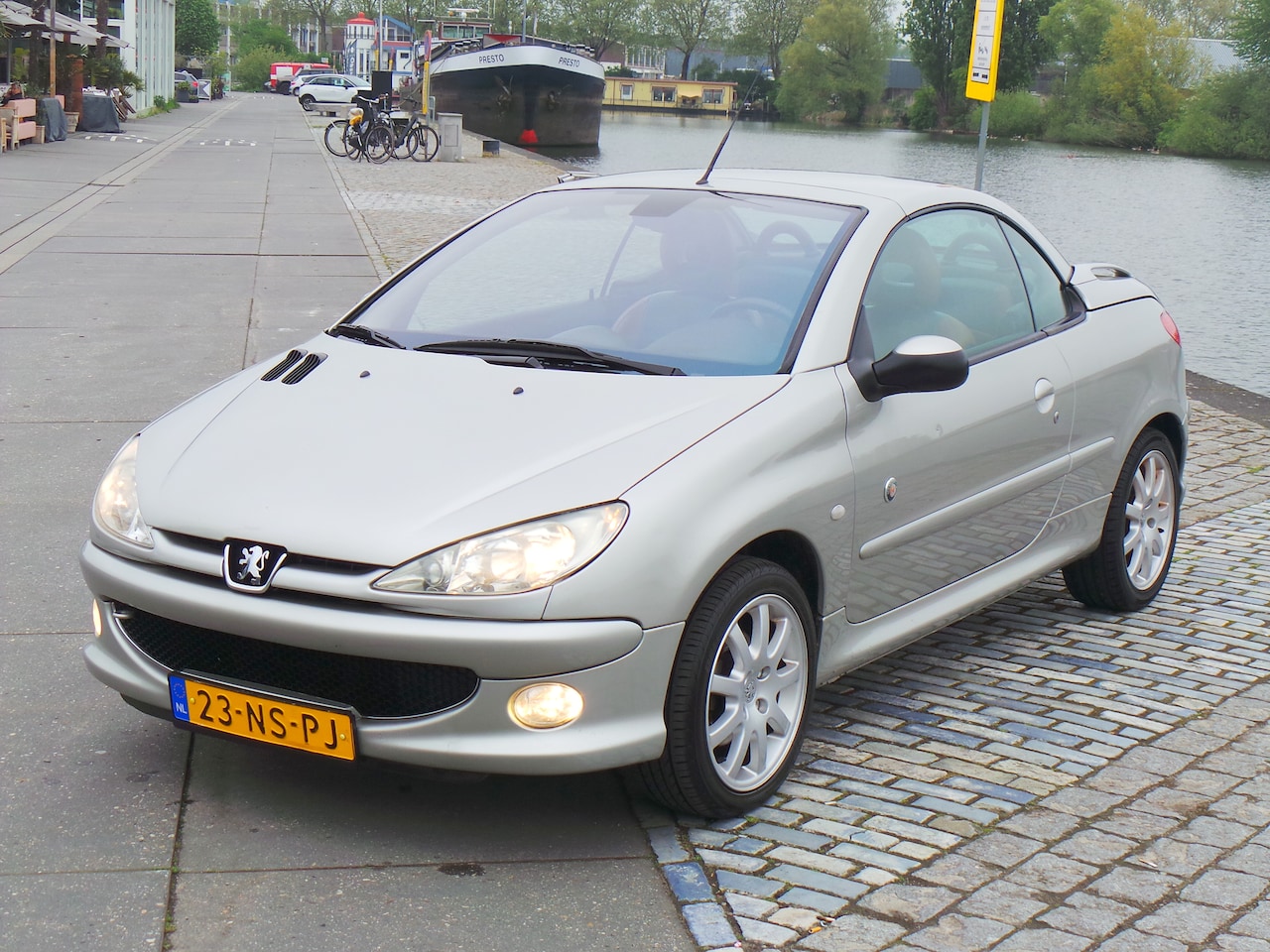 Peugeot 206 CC - 1.6-16V Roland Garros Climate control, Lederen interieur, Elektrische cabrio kap, Radio/CD - AutoWereld.nl