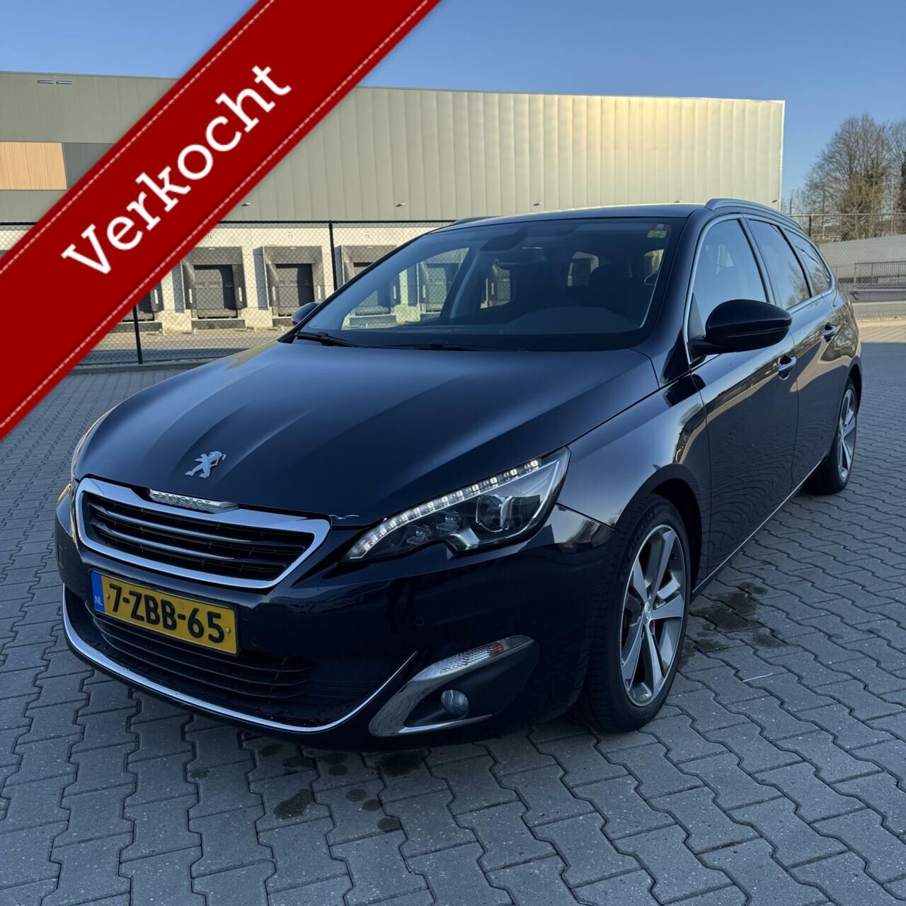 Peugeot 308 SW - 1.2 / Panoramadak / Leder / NW APK ! - AutoWereld.nl