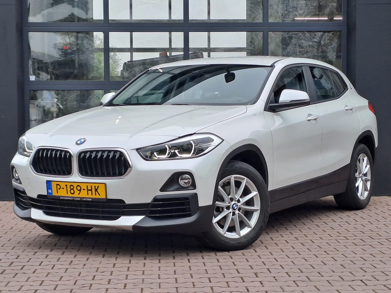 BMW X2 - sDrive18i | Navi | Trekhaak | LED | Stoelverwarming | HUD | PDC | - AutoWereld.nl